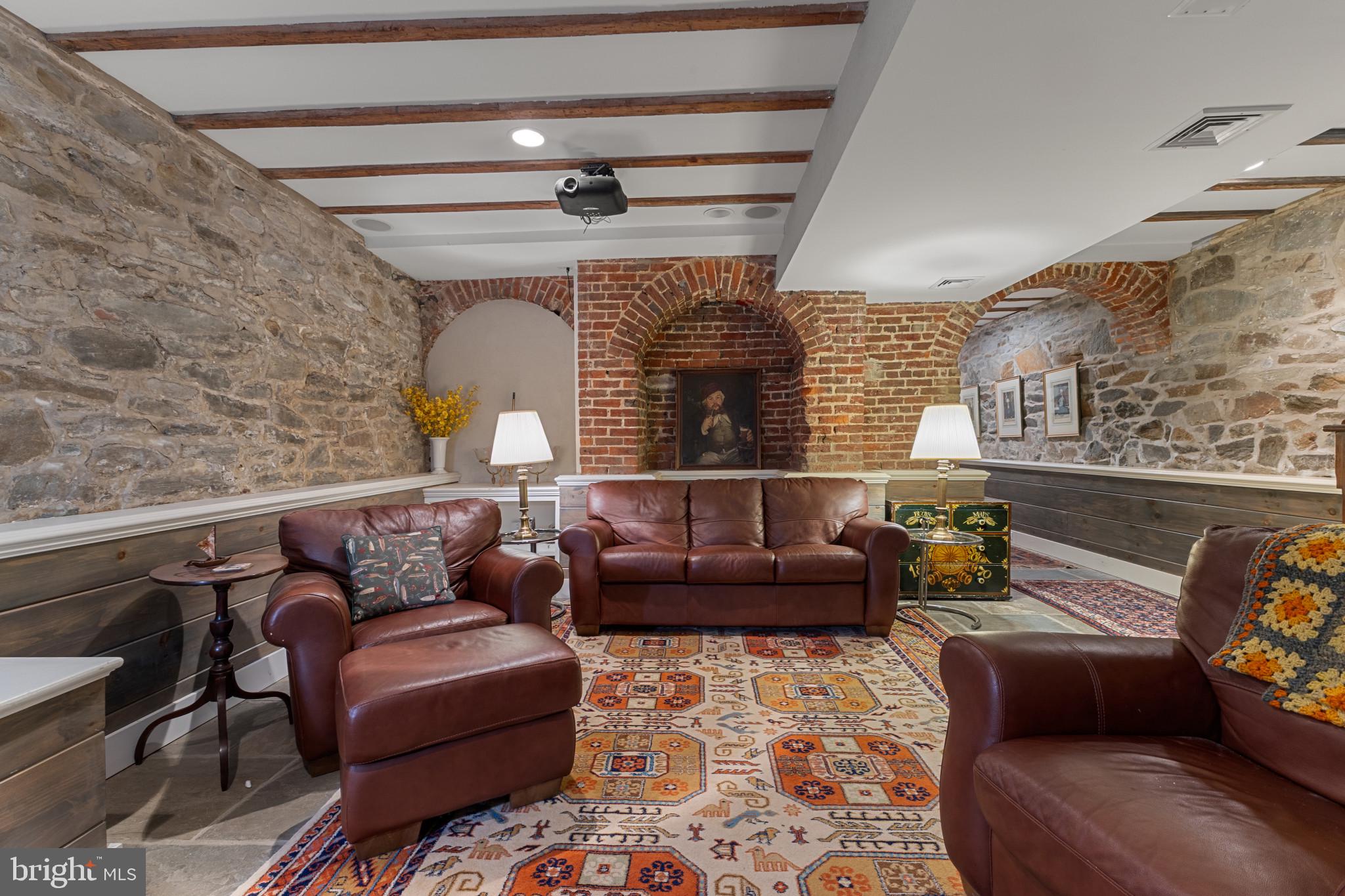 OLD TOWN ALEXANDRIA - Residential