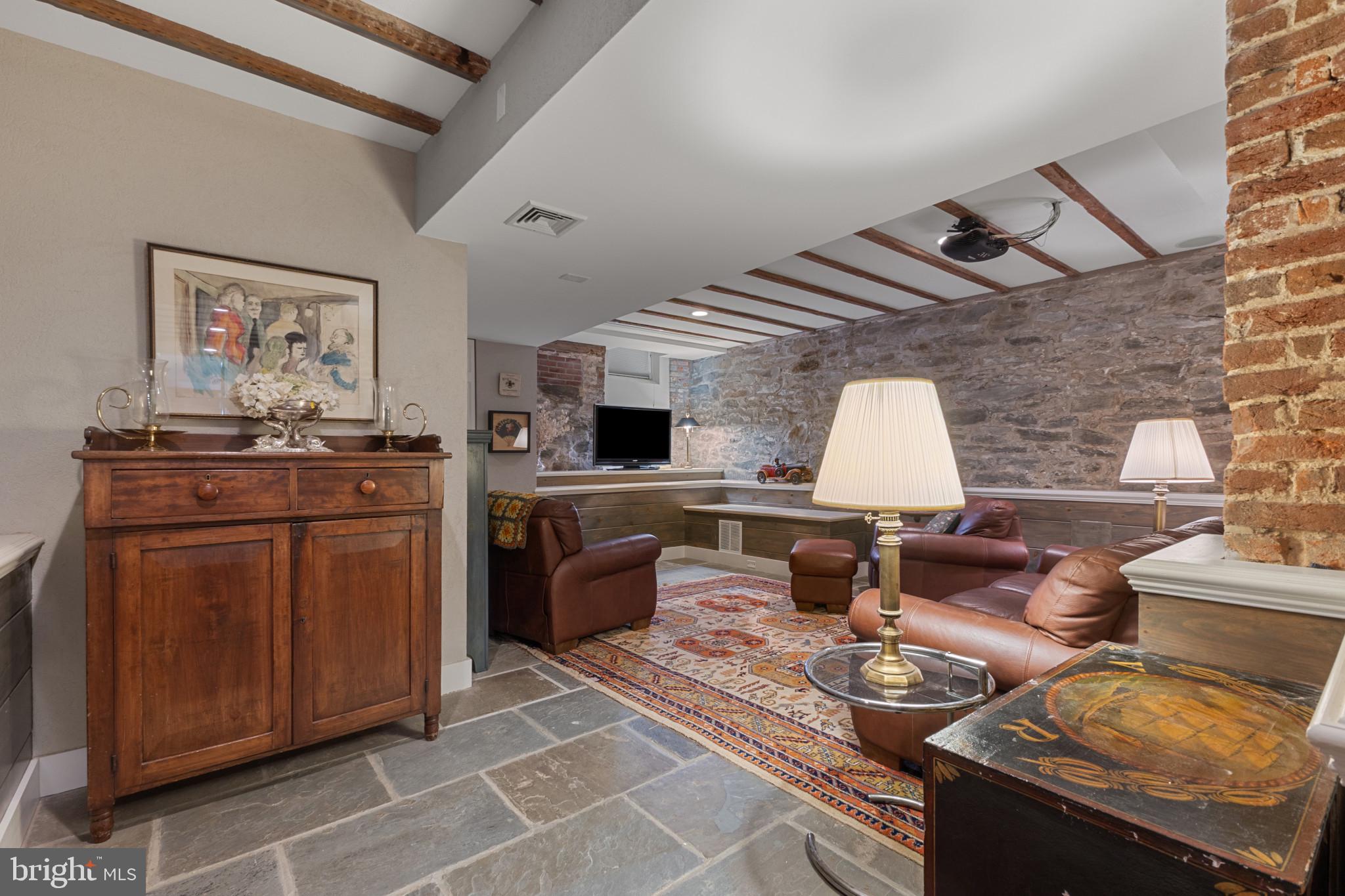 OLD TOWN ALEXANDRIA - Residential