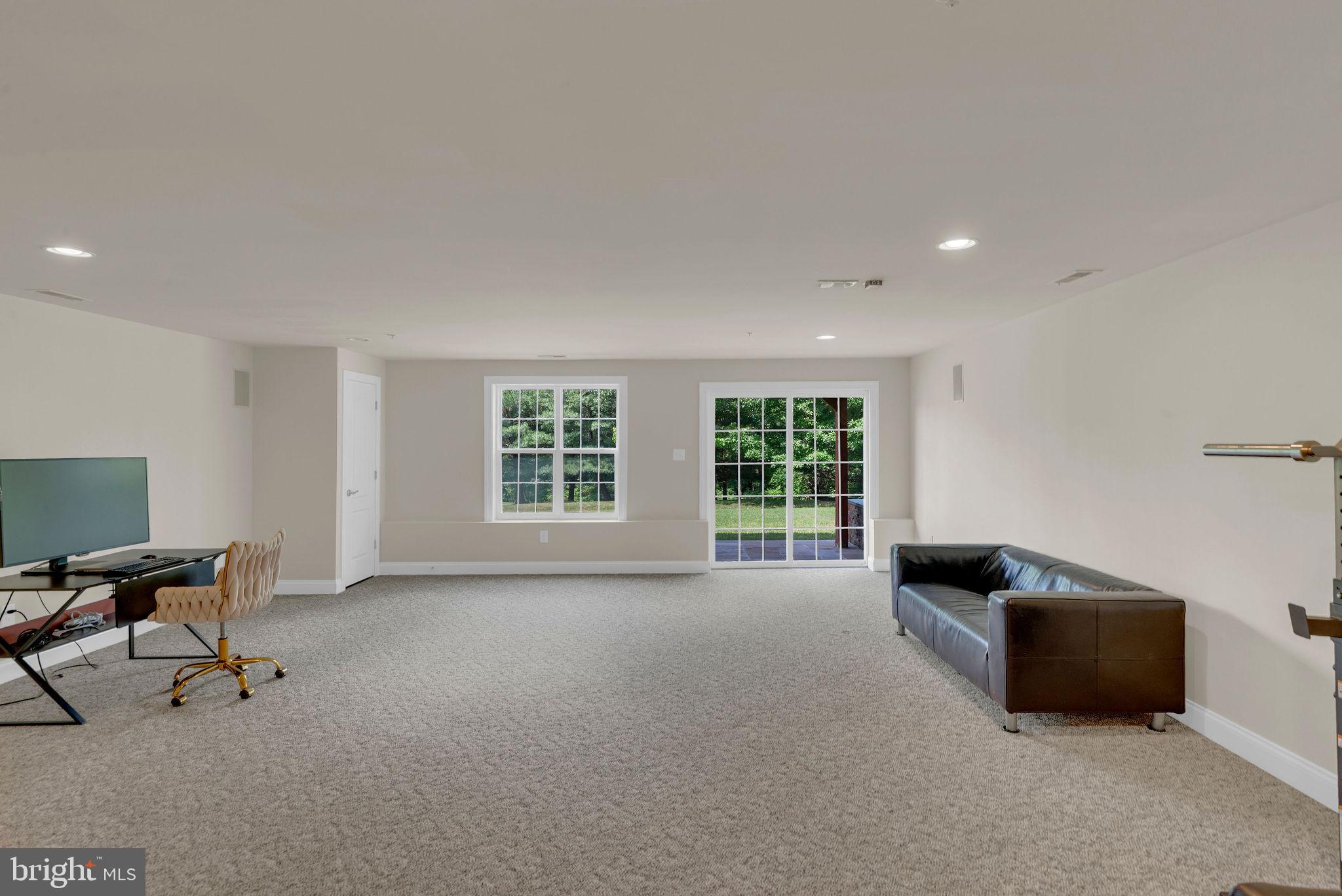 TH AT HERITAGE CNTR - Residential