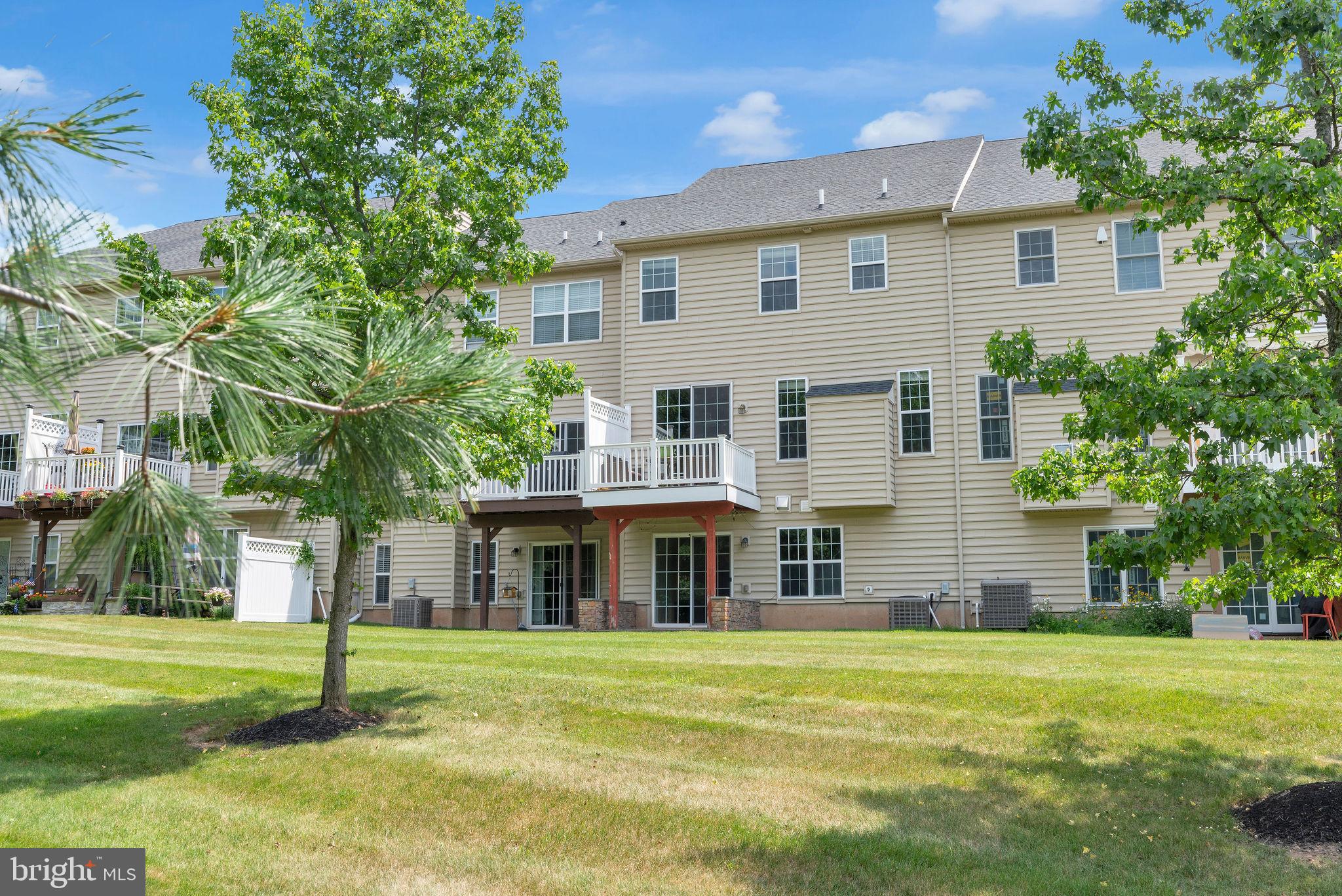 TH AT HERITAGE CNTR - Residential