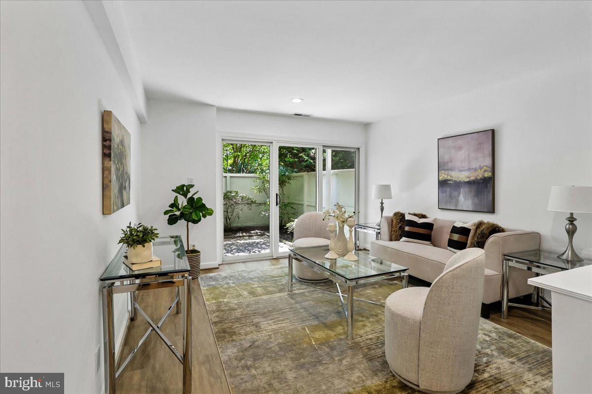 POOKS HILL - Residential