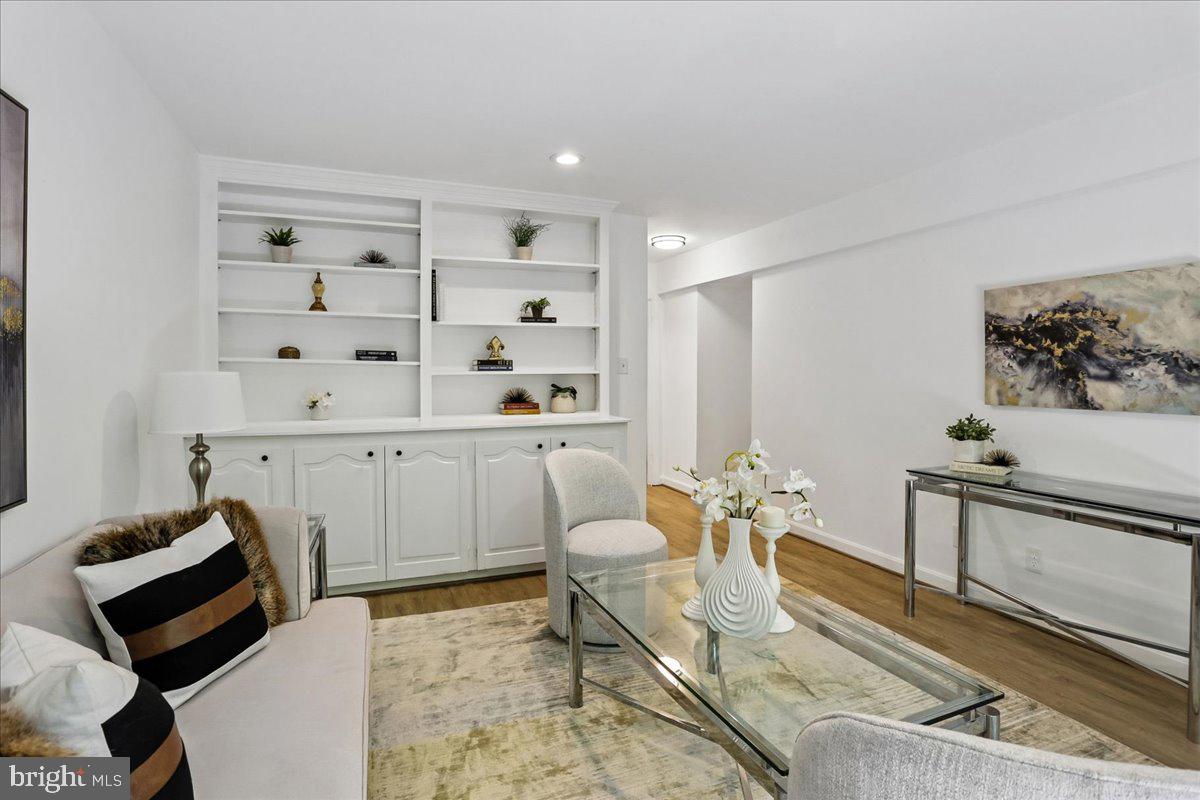 POOKS HILL - Residential