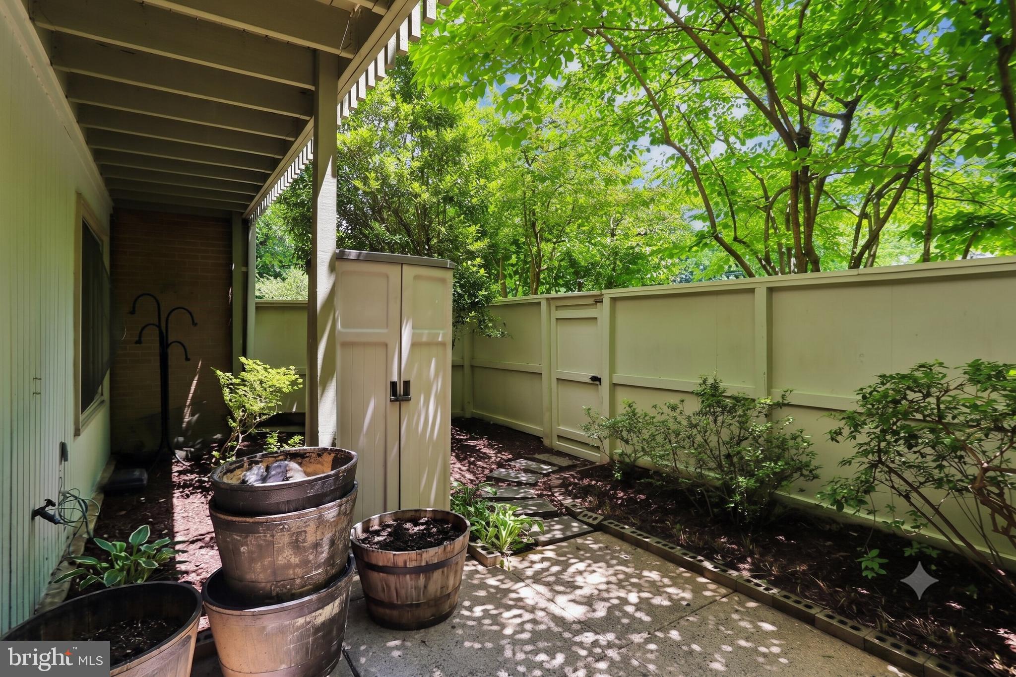 POOKS HILL - Residential