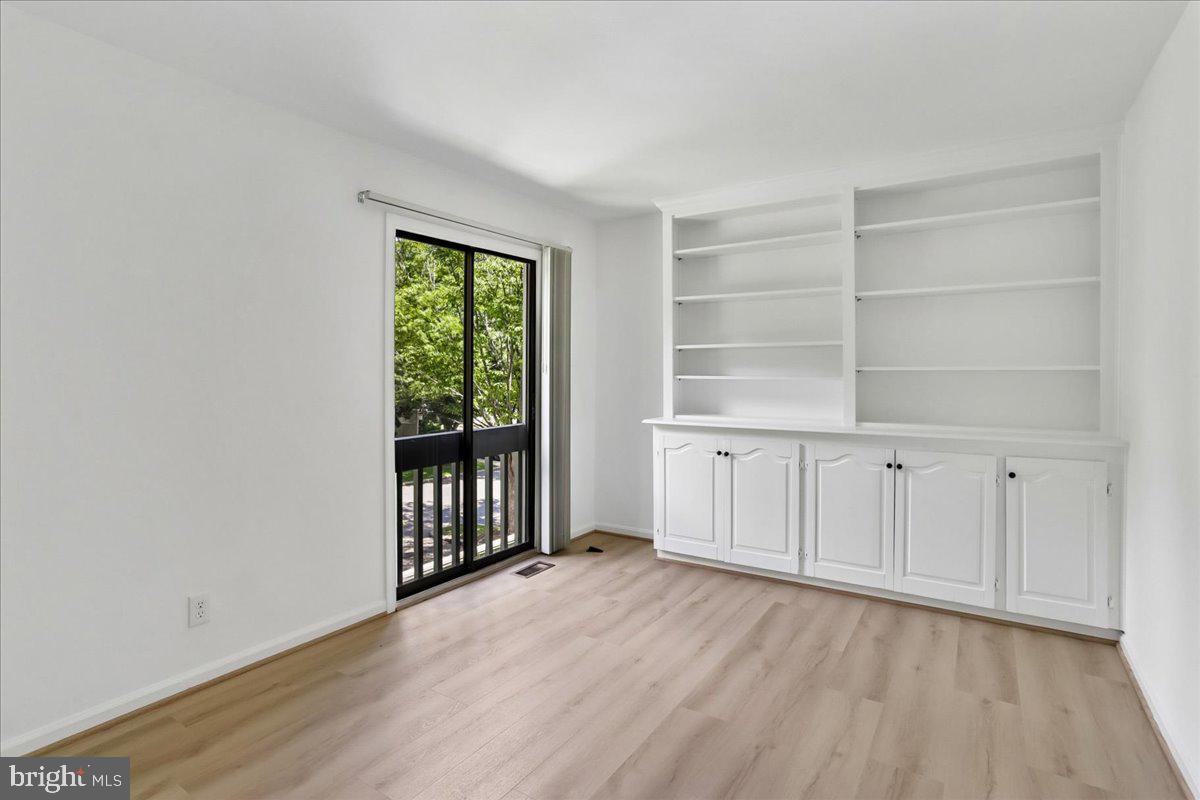 POOKS HILL - Residential