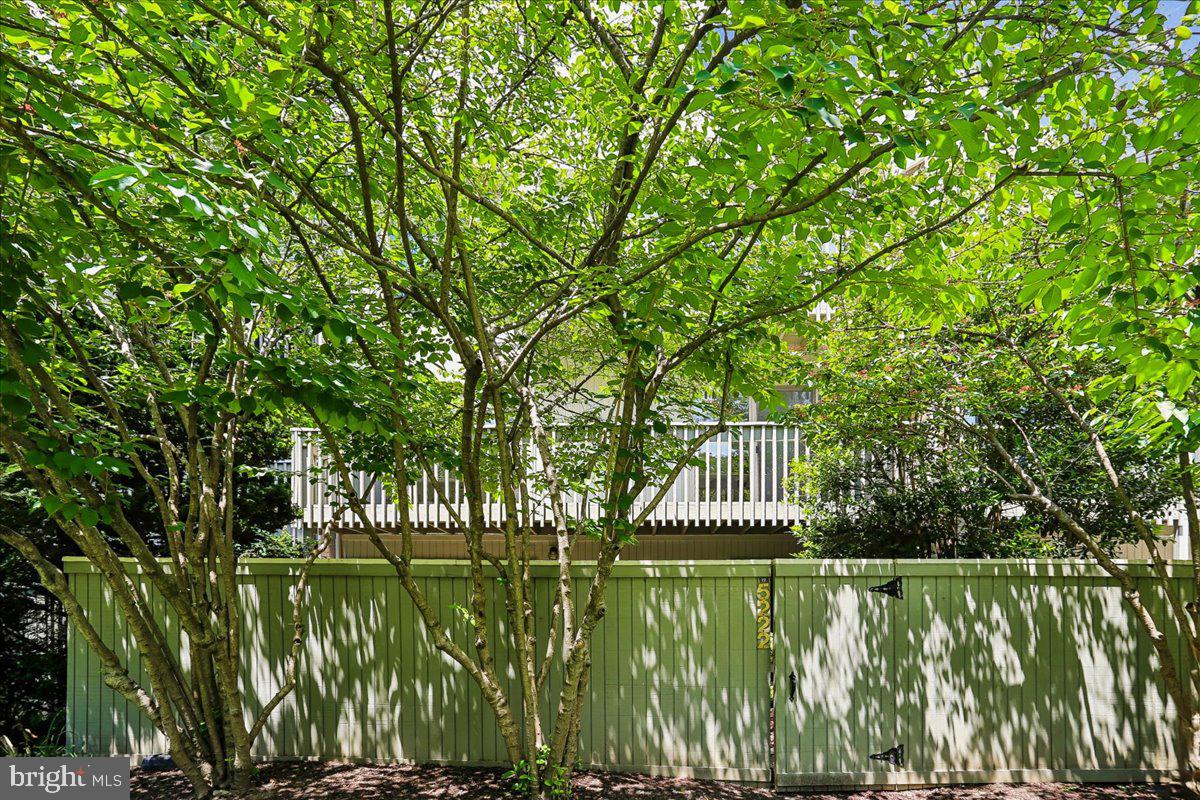 POOKS HILL - Residential