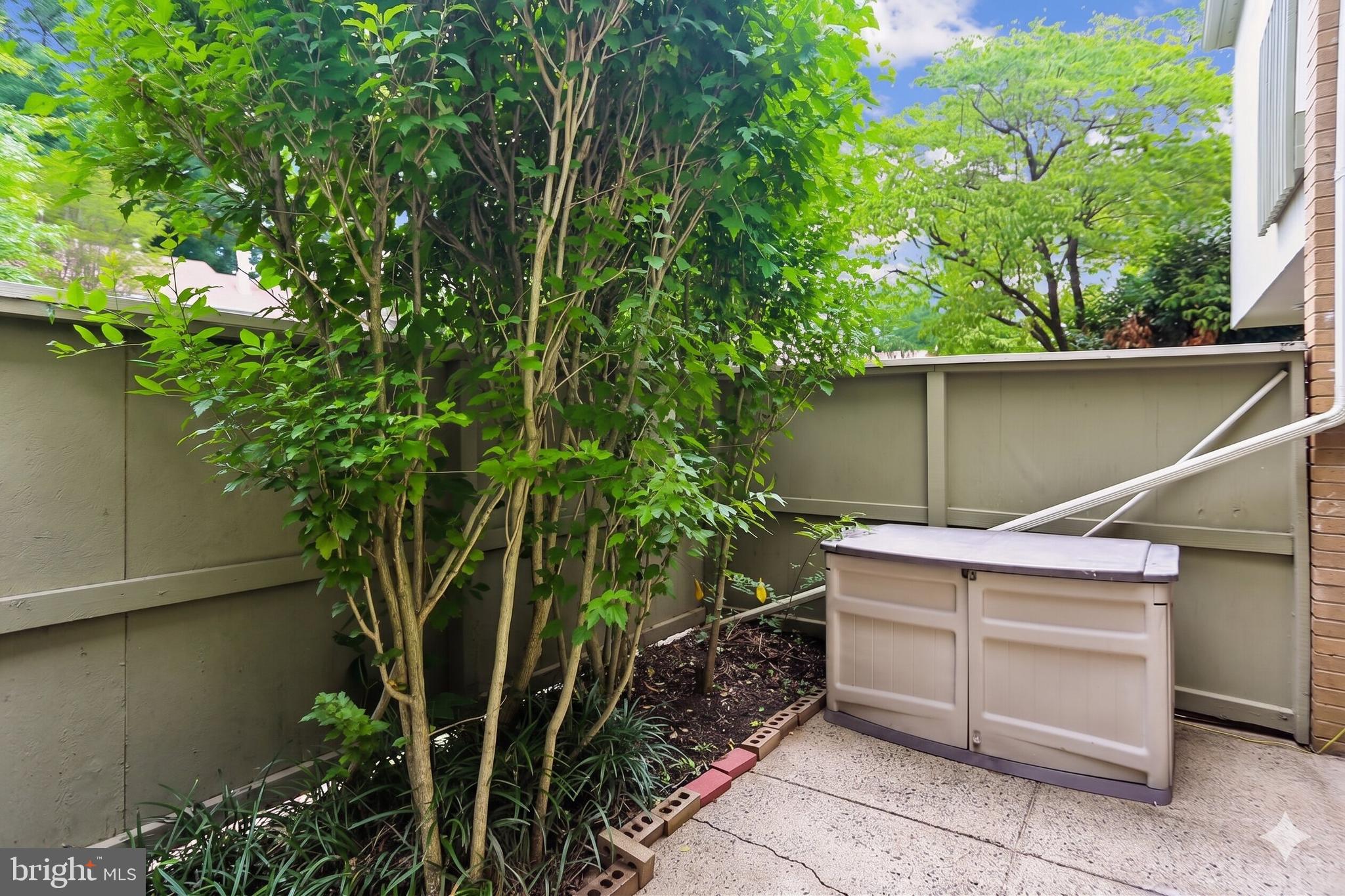 POOKS HILL - Residential