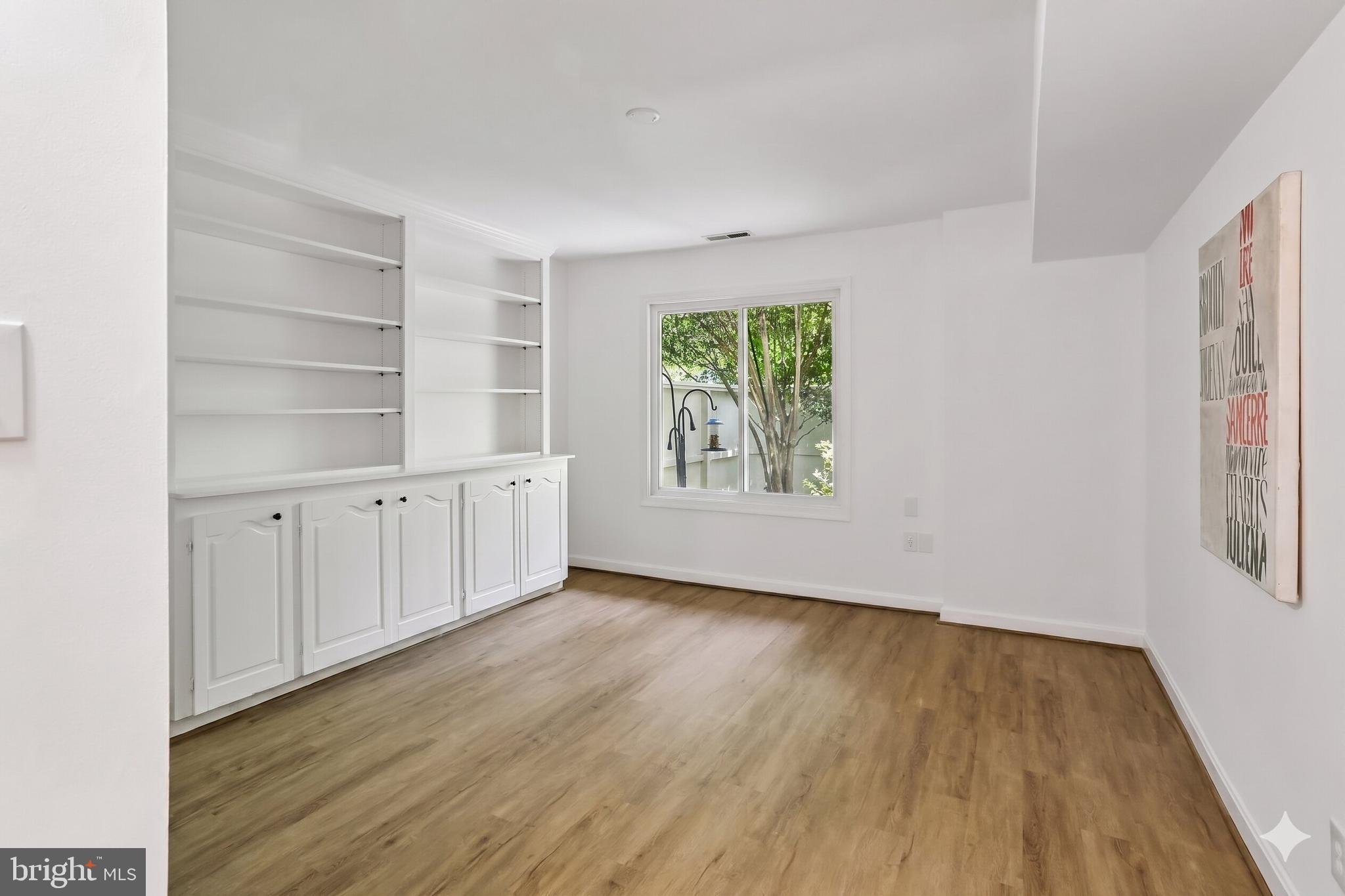 POOKS HILL - Residential