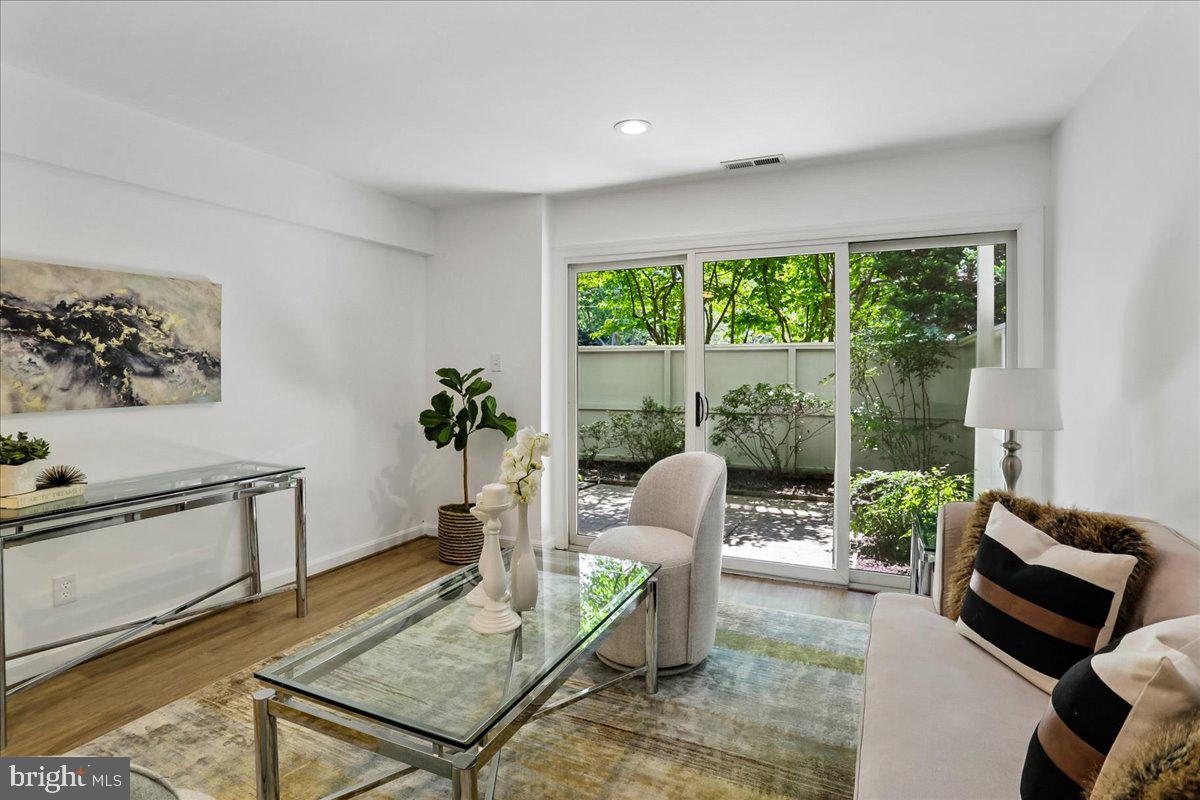 POOKS HILL - Residential