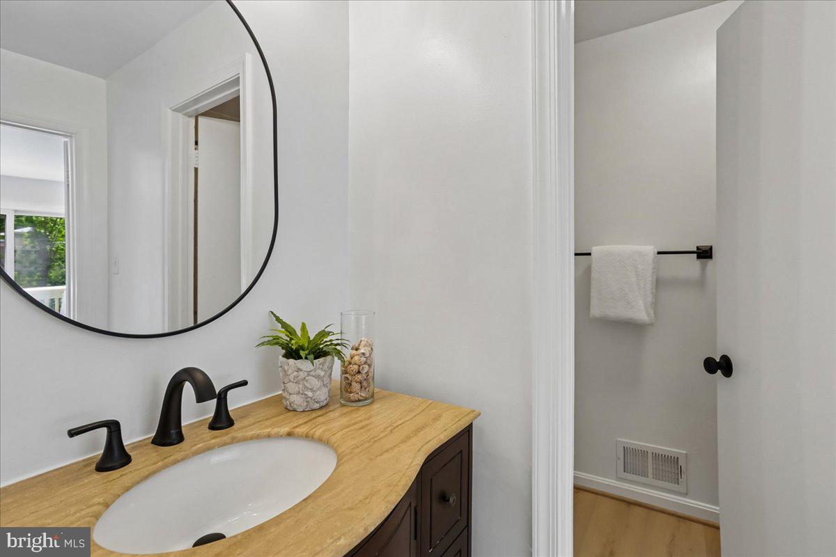 POOKS HILL - Residential