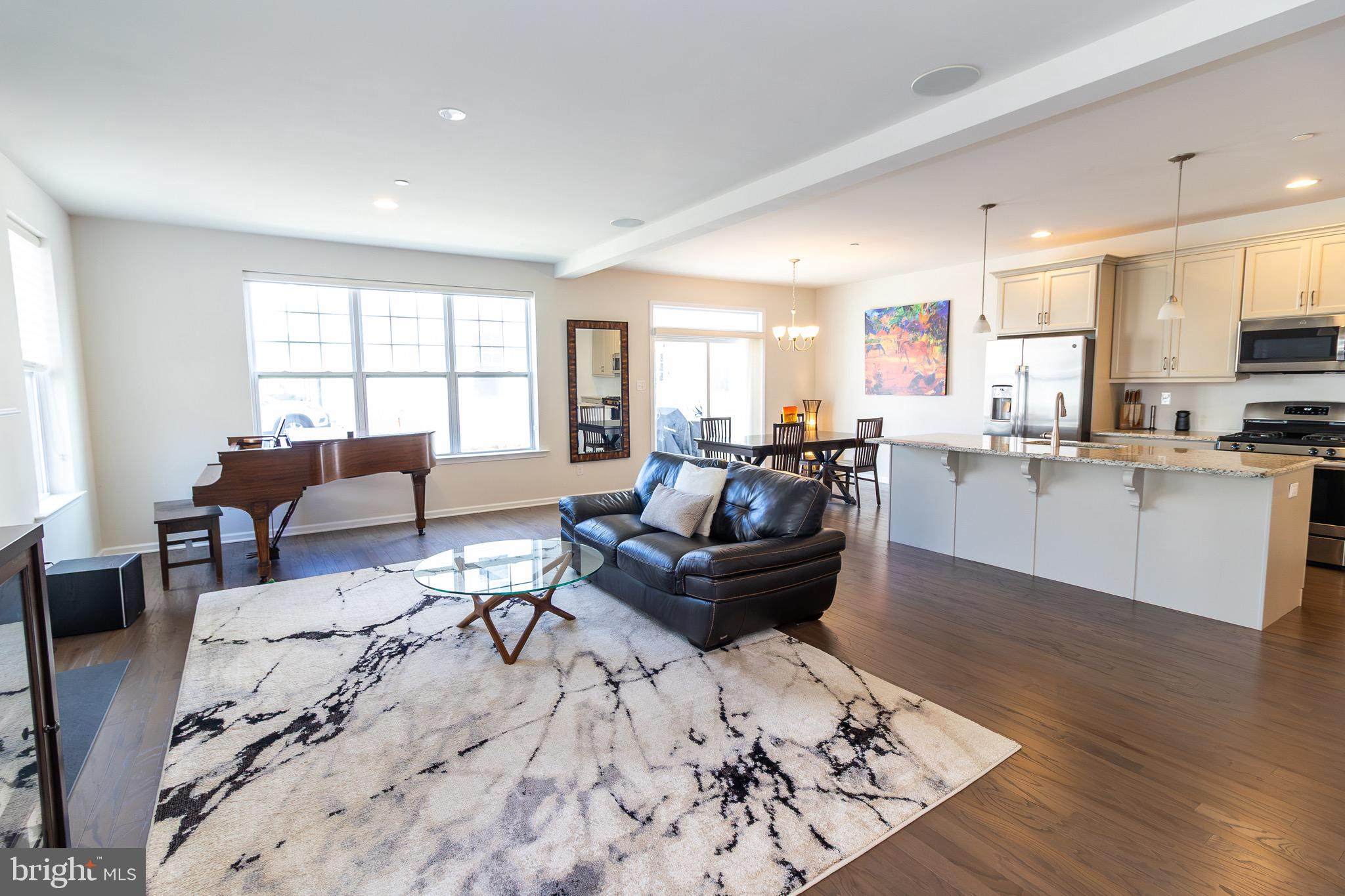 EAST VILLAGE - Residential