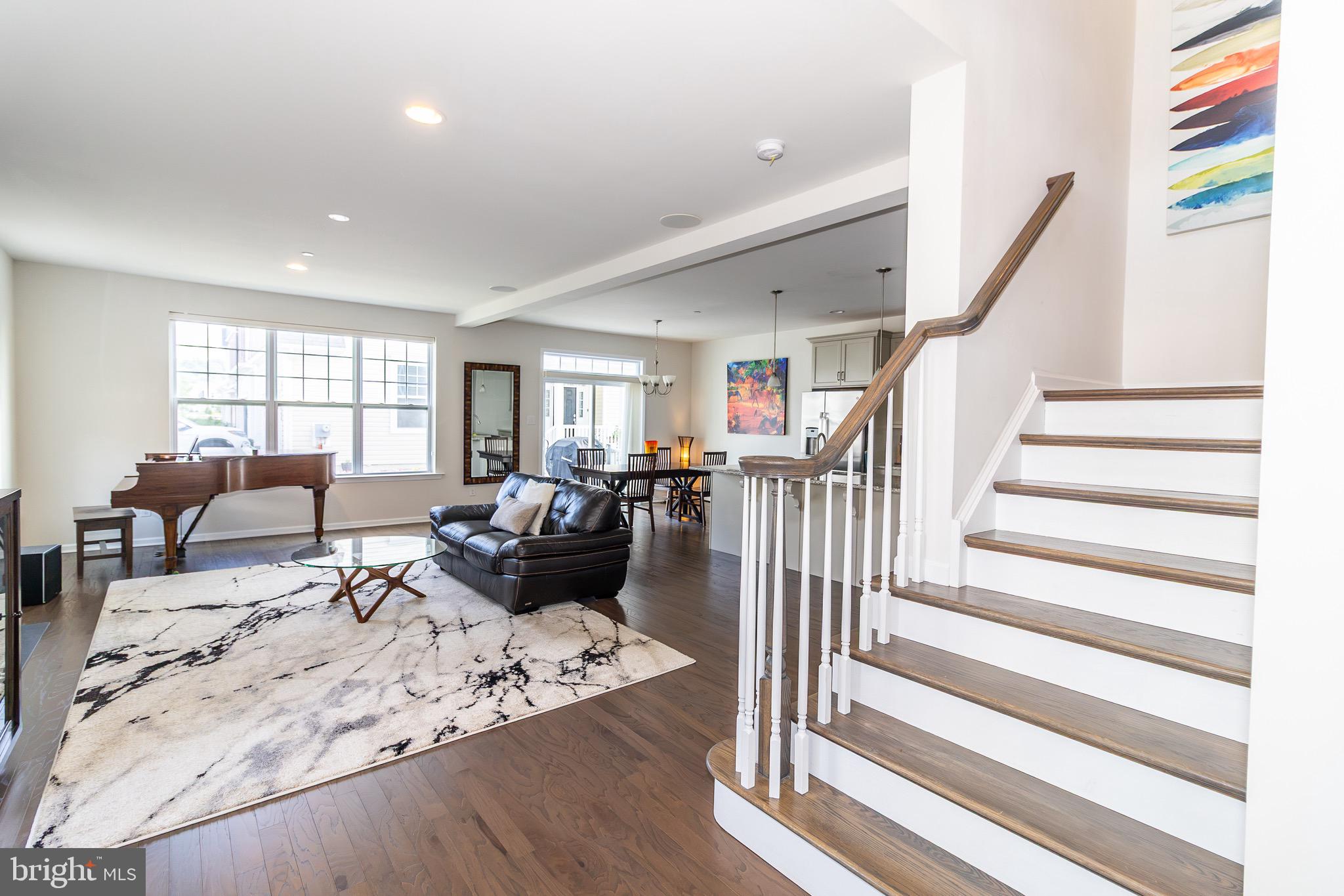 EAST VILLAGE - Residential
