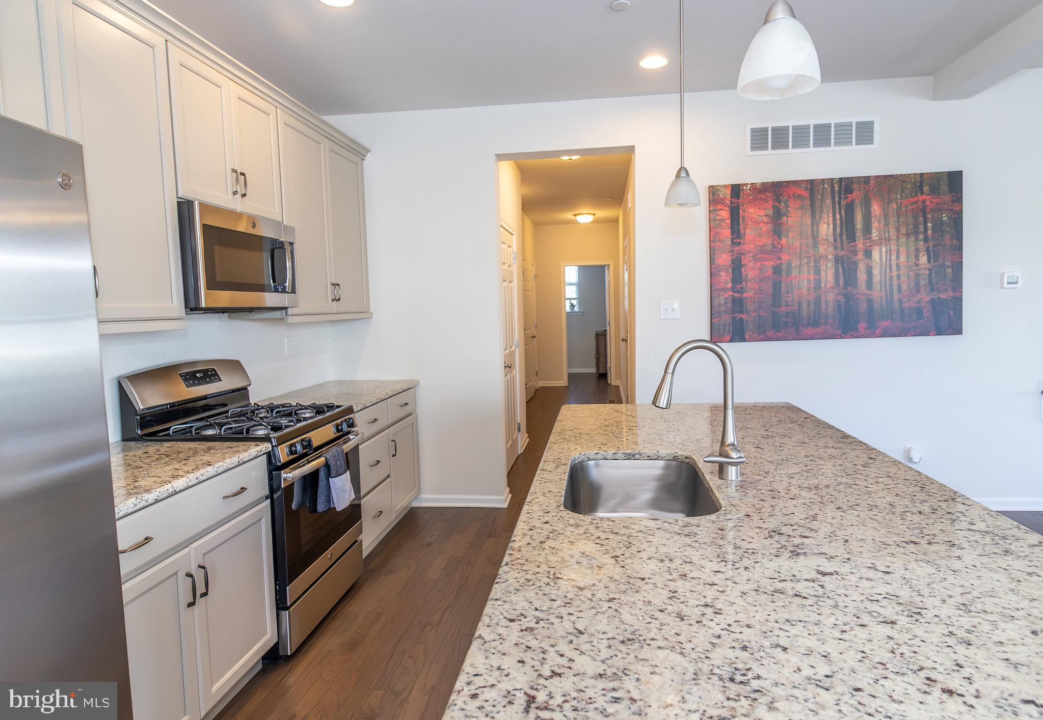 EAST VILLAGE - Residential