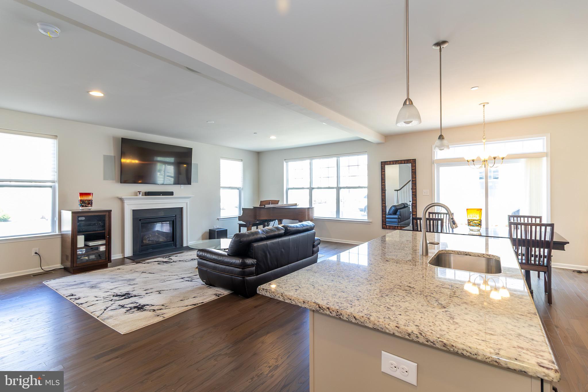 EAST VILLAGE - Residential