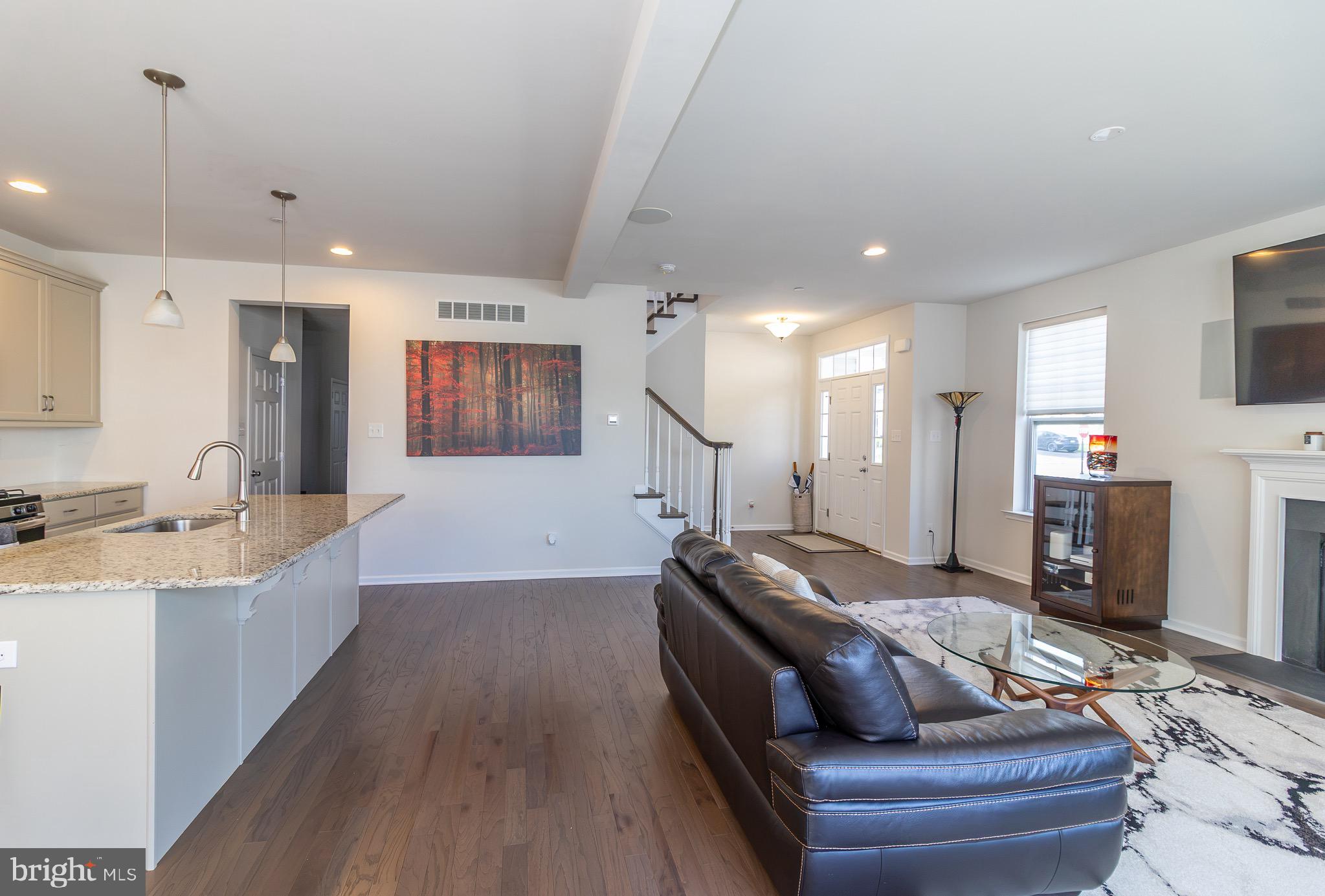 EAST VILLAGE - Residential