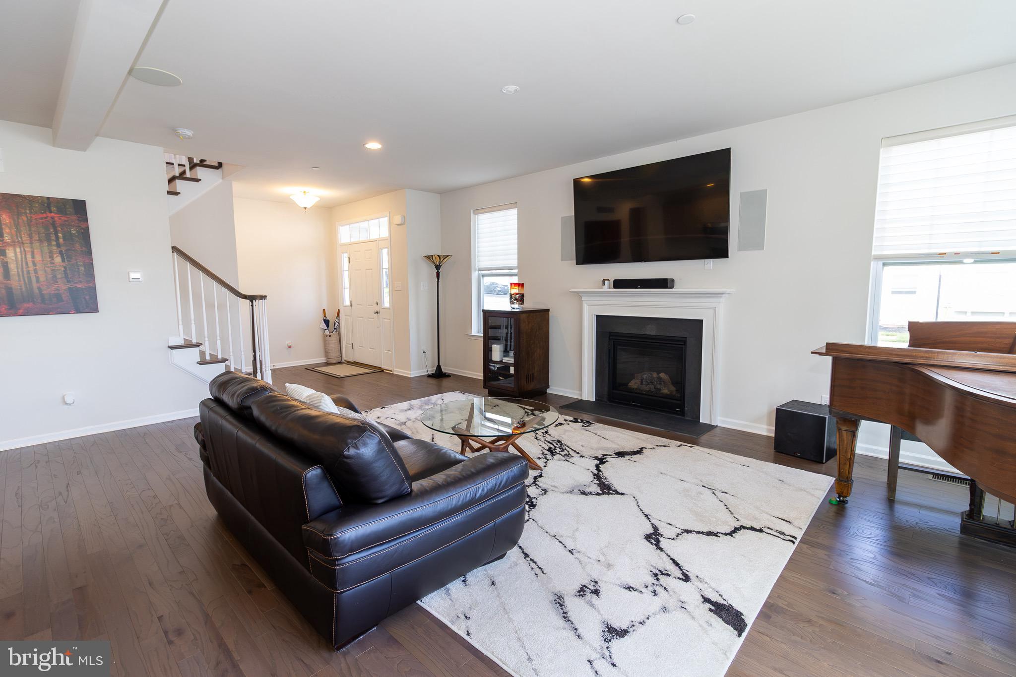 EAST VILLAGE - Residential