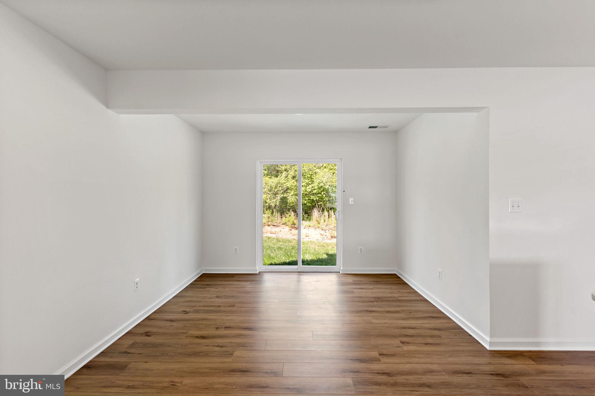WHISPERING PINES - Residential
