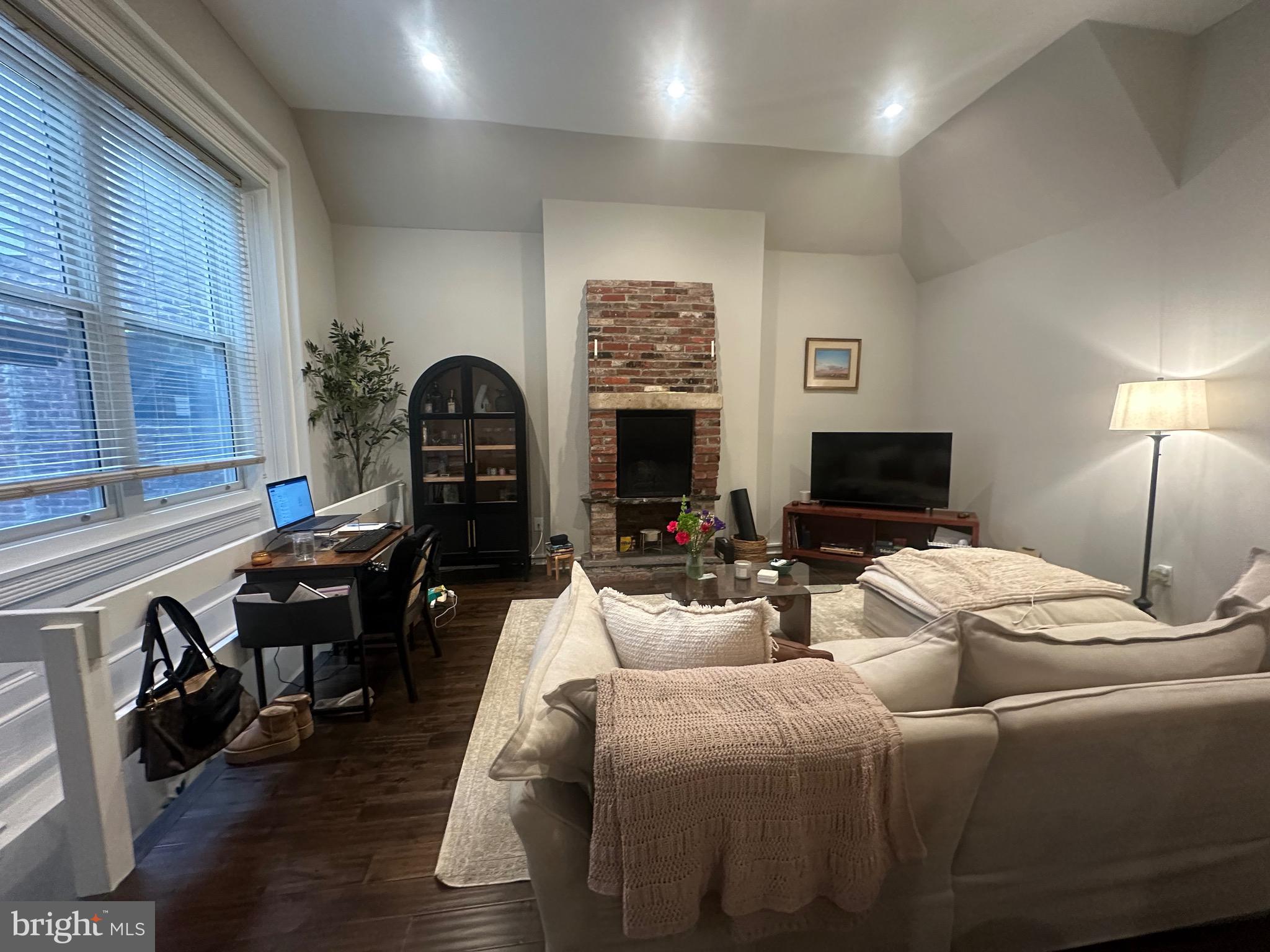SOCIETY HILL - Residential Lease