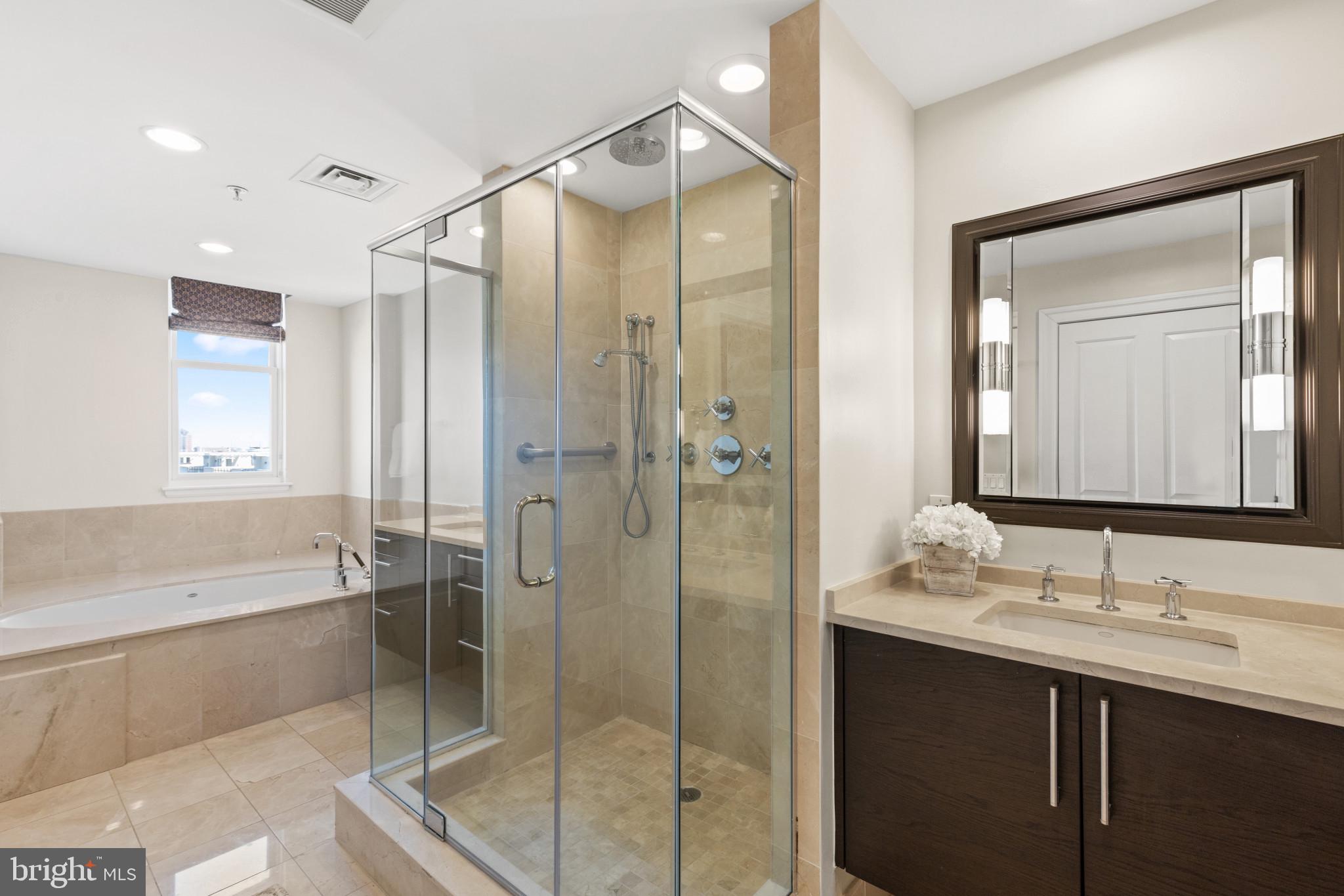 THE RITZ-CARLTON RESIDENCES - Residential