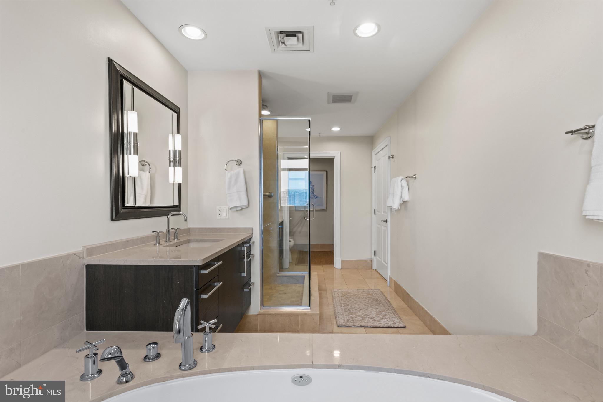 THE RITZ-CARLTON RESIDENCES - Residential