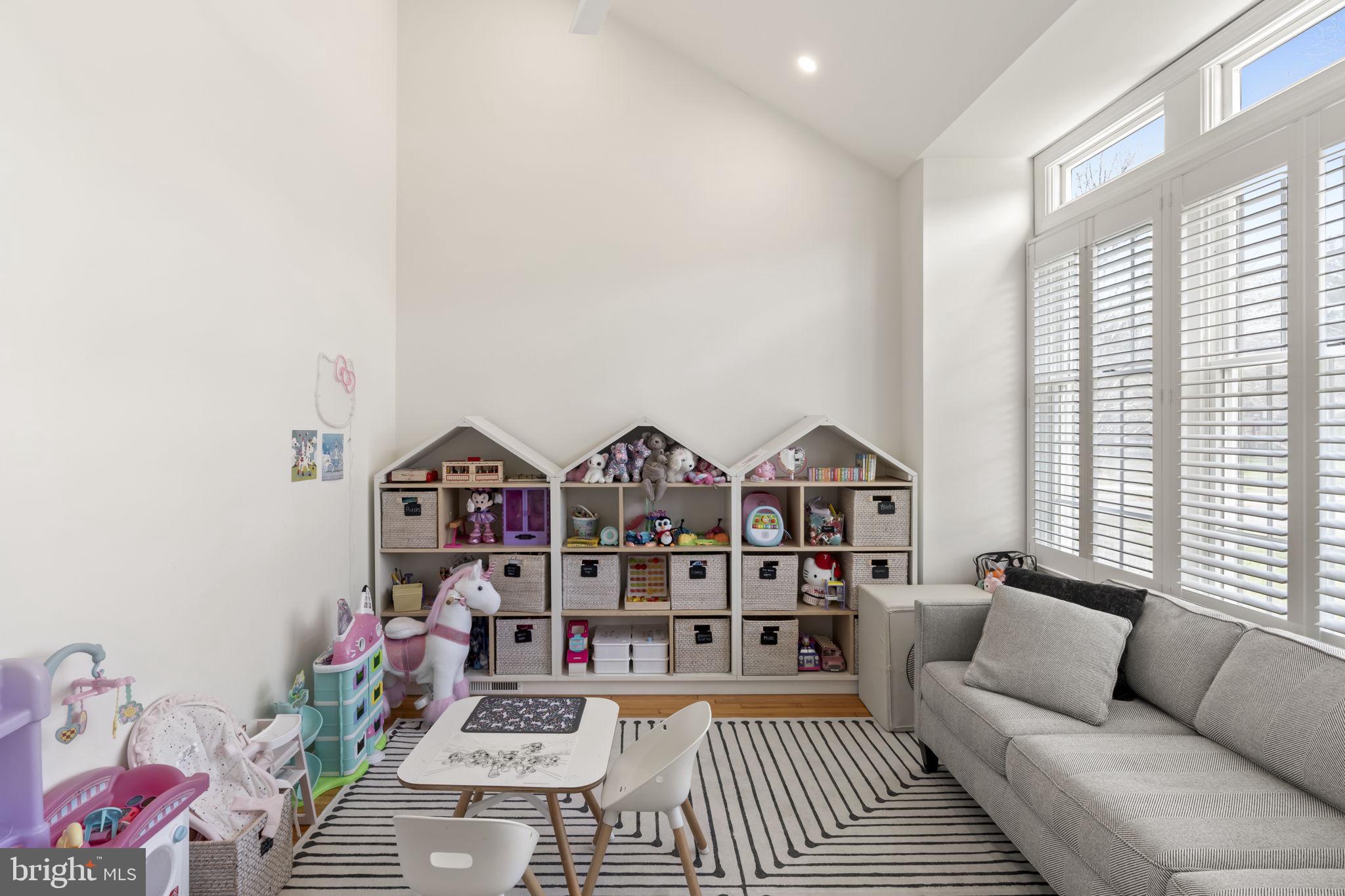 THE RIDINGS OF WHI - Residential