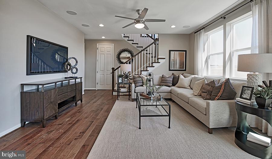 SEASONS AT MIDDLETOWN PLACE - Residential