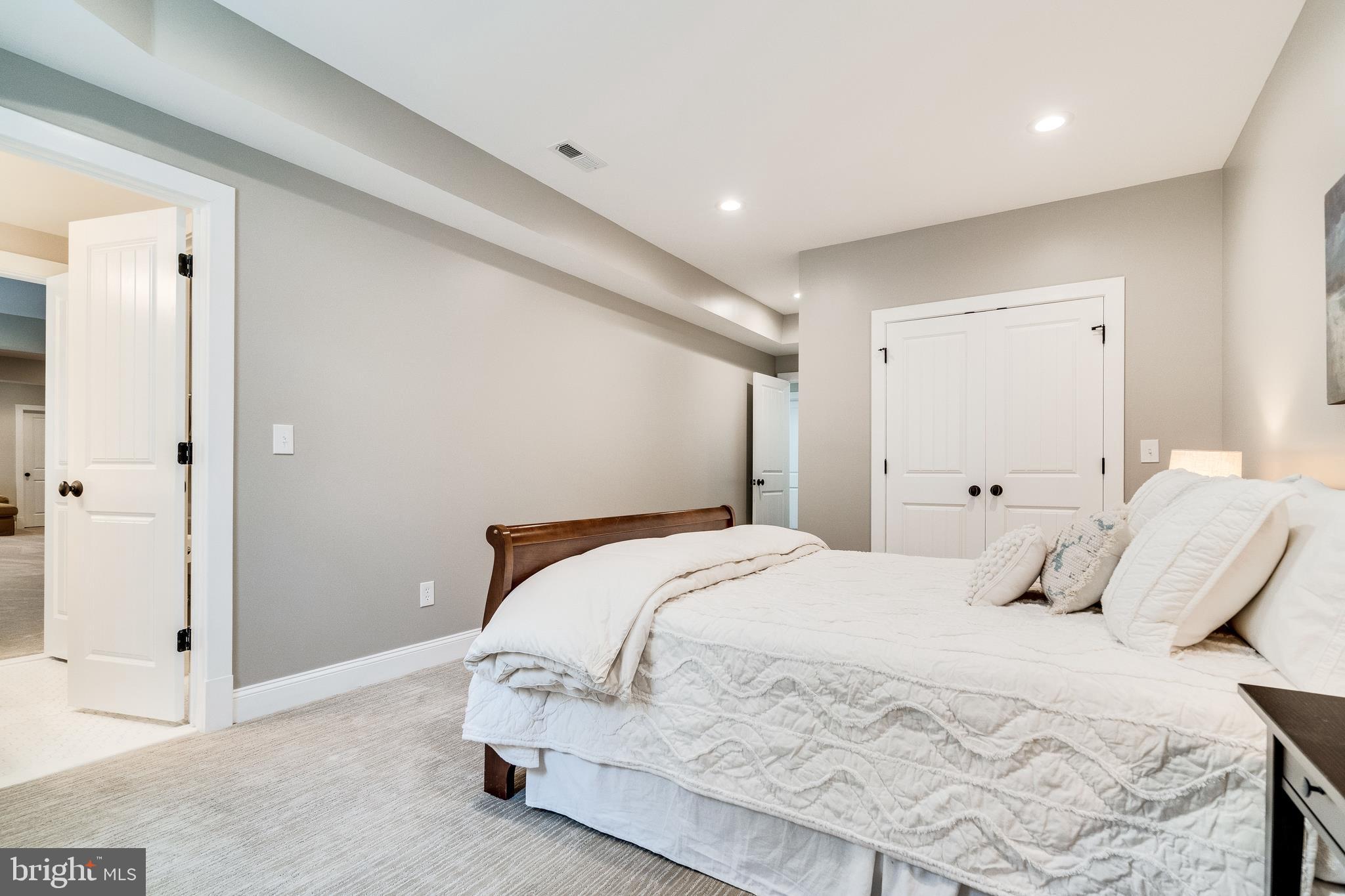 PLYMOUTH HAVEN - Residential
