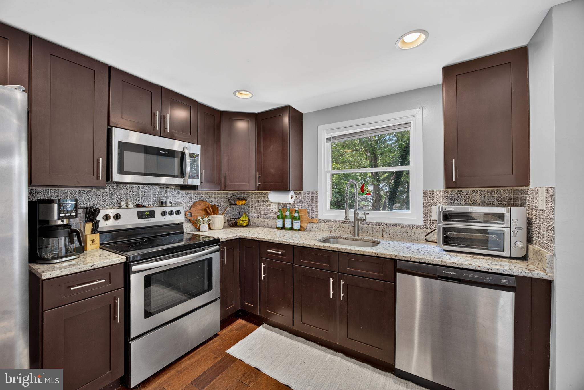 LAKEWINDS - Residential