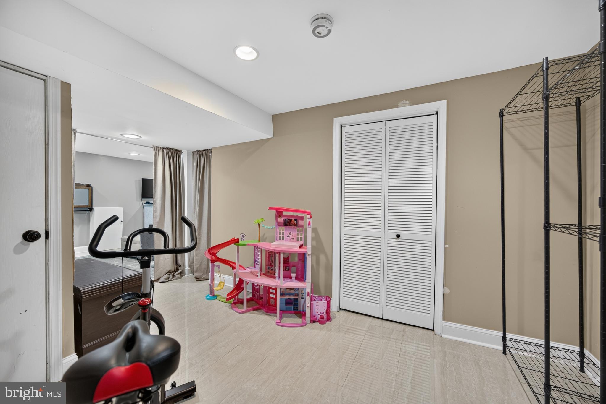 LAKEWINDS - Residential