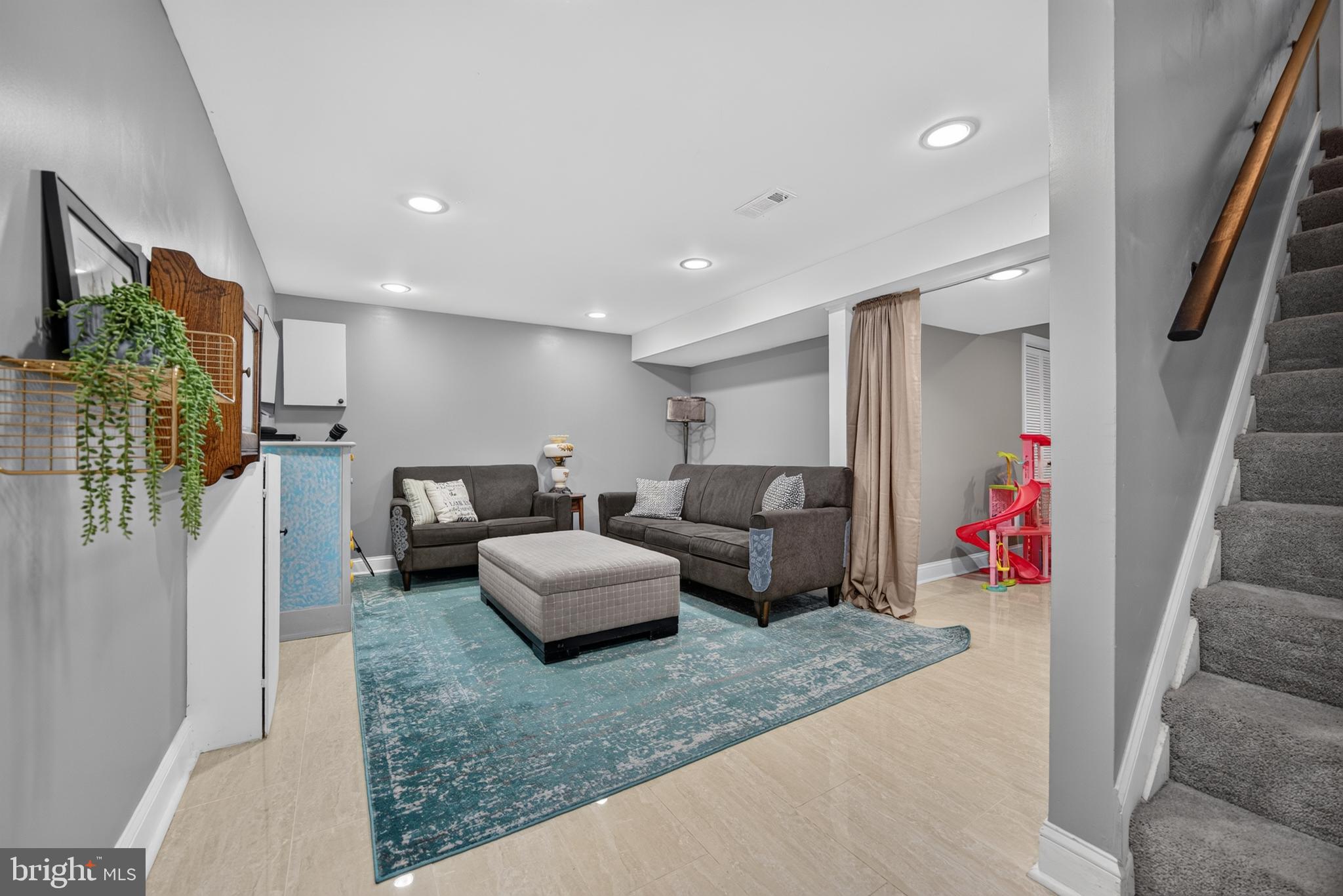 LAKEWINDS - Residential