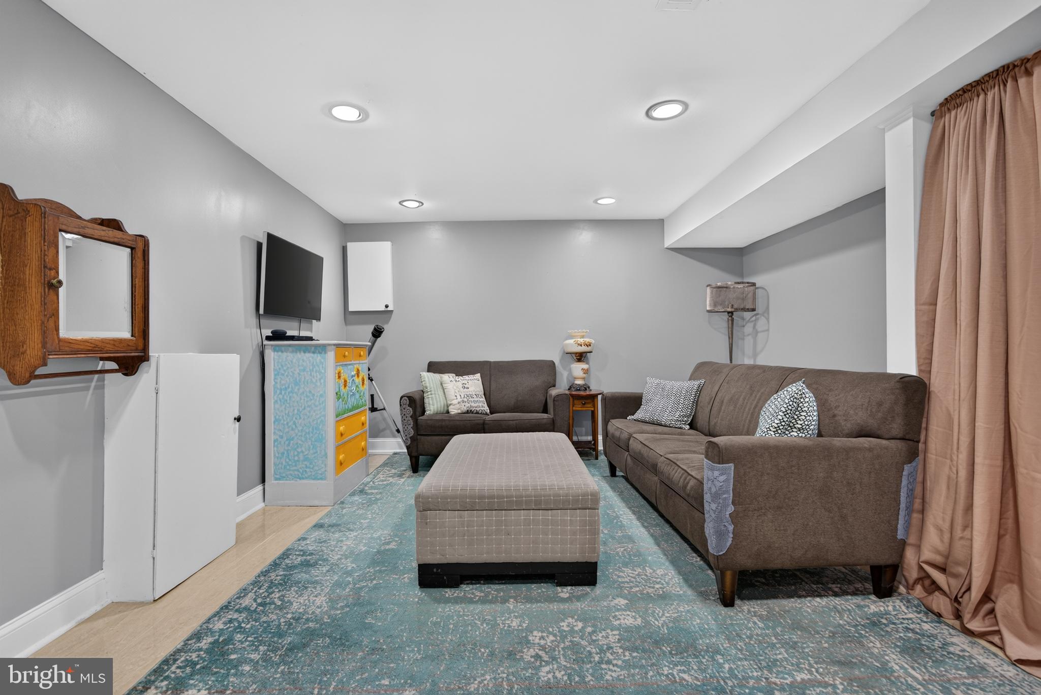 LAKEWINDS - Residential