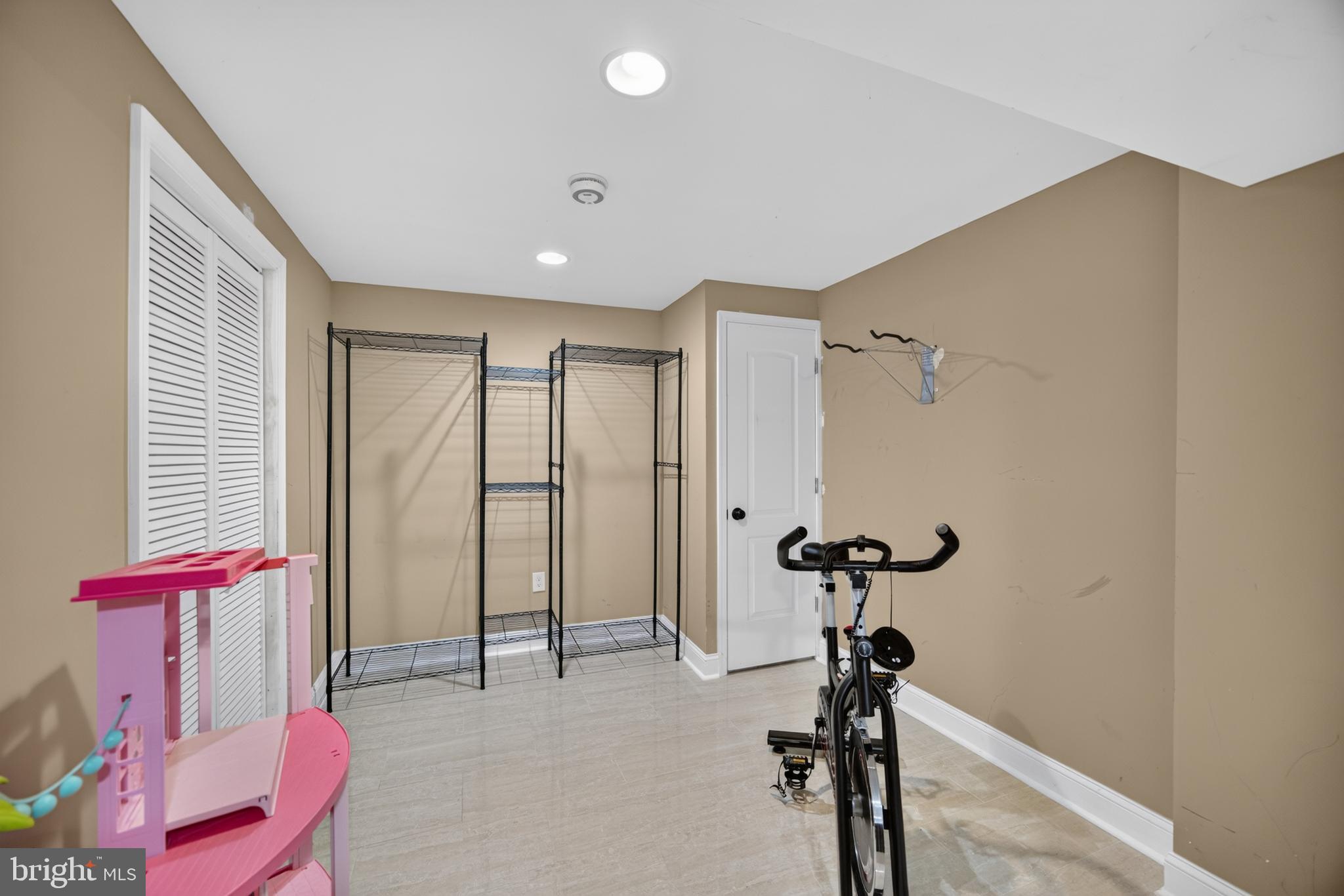 LAKEWINDS - Residential