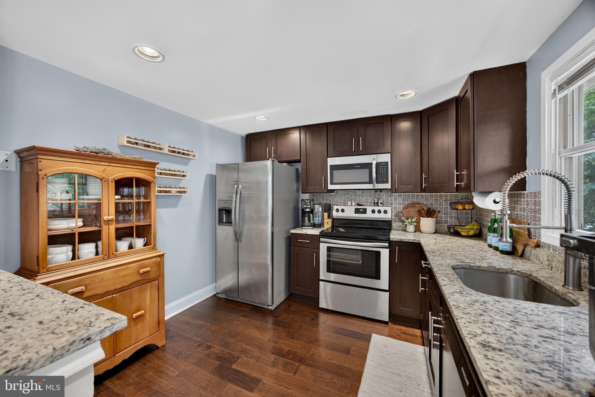 LAKEWINDS - Residential