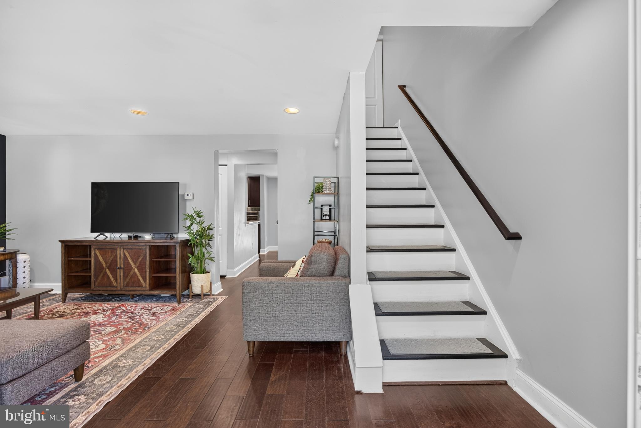 LAKEWINDS - Residential