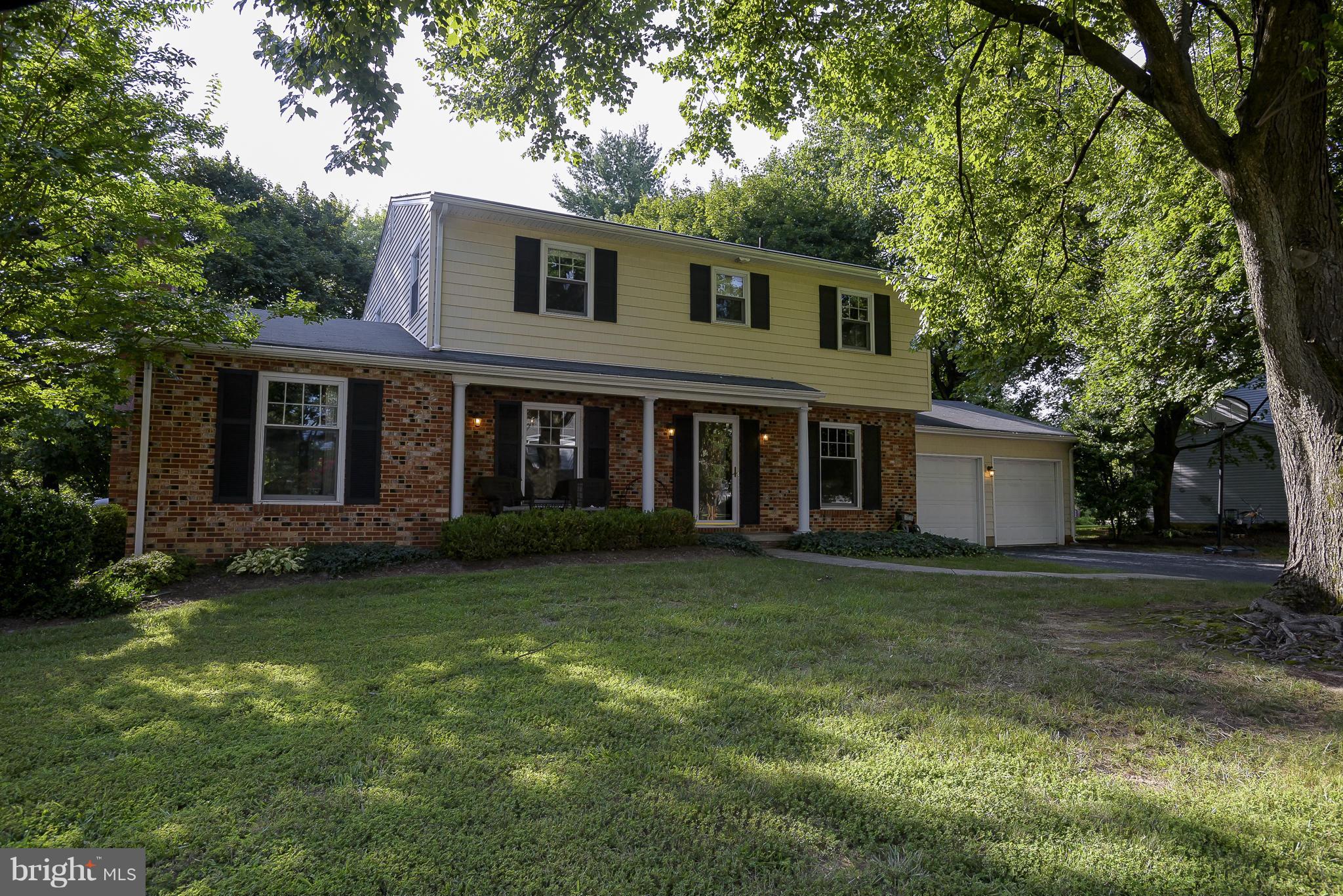 Classic Chartwell home w/plenty of space inside & out & close to amenities. This warm & inviting home features wood floors, a wood-burning brick fireplace, spacious rooms, elegant dining room, eat-in kitchen w/beautiful cabinetry, main-level office, & tiled master shower. Large backyard w/deck & patio. Enjoy St. Andrew s Swim & Tennis Club, Kinder Farm Park, Chartwell Country Club, and SP Schools!