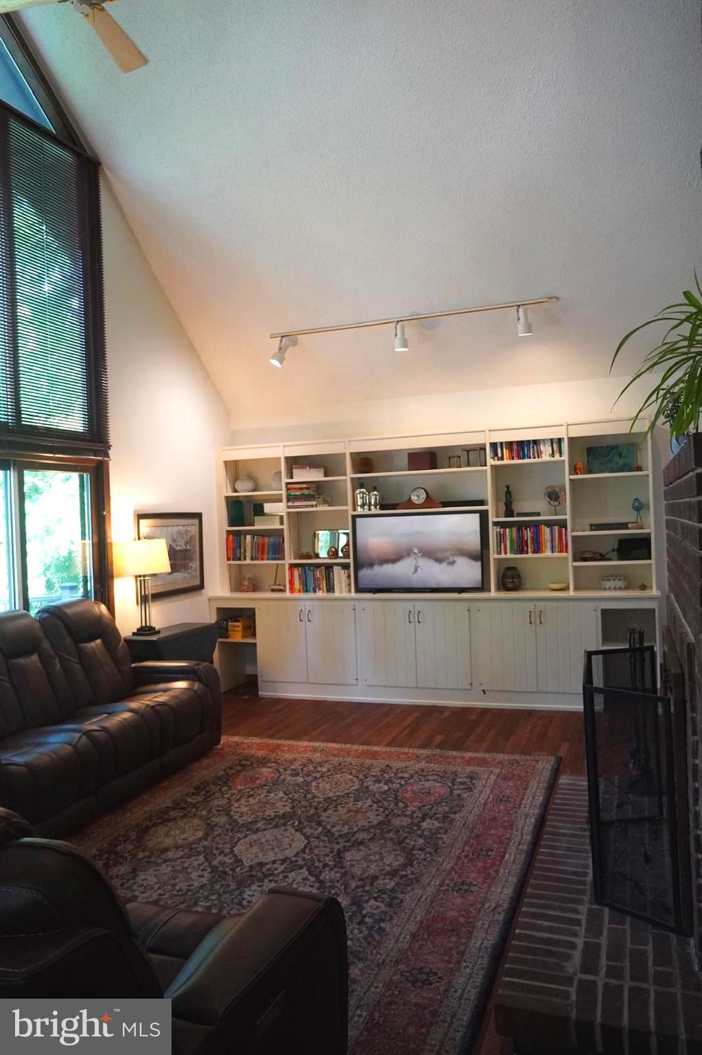 DUNN HILL - Residential