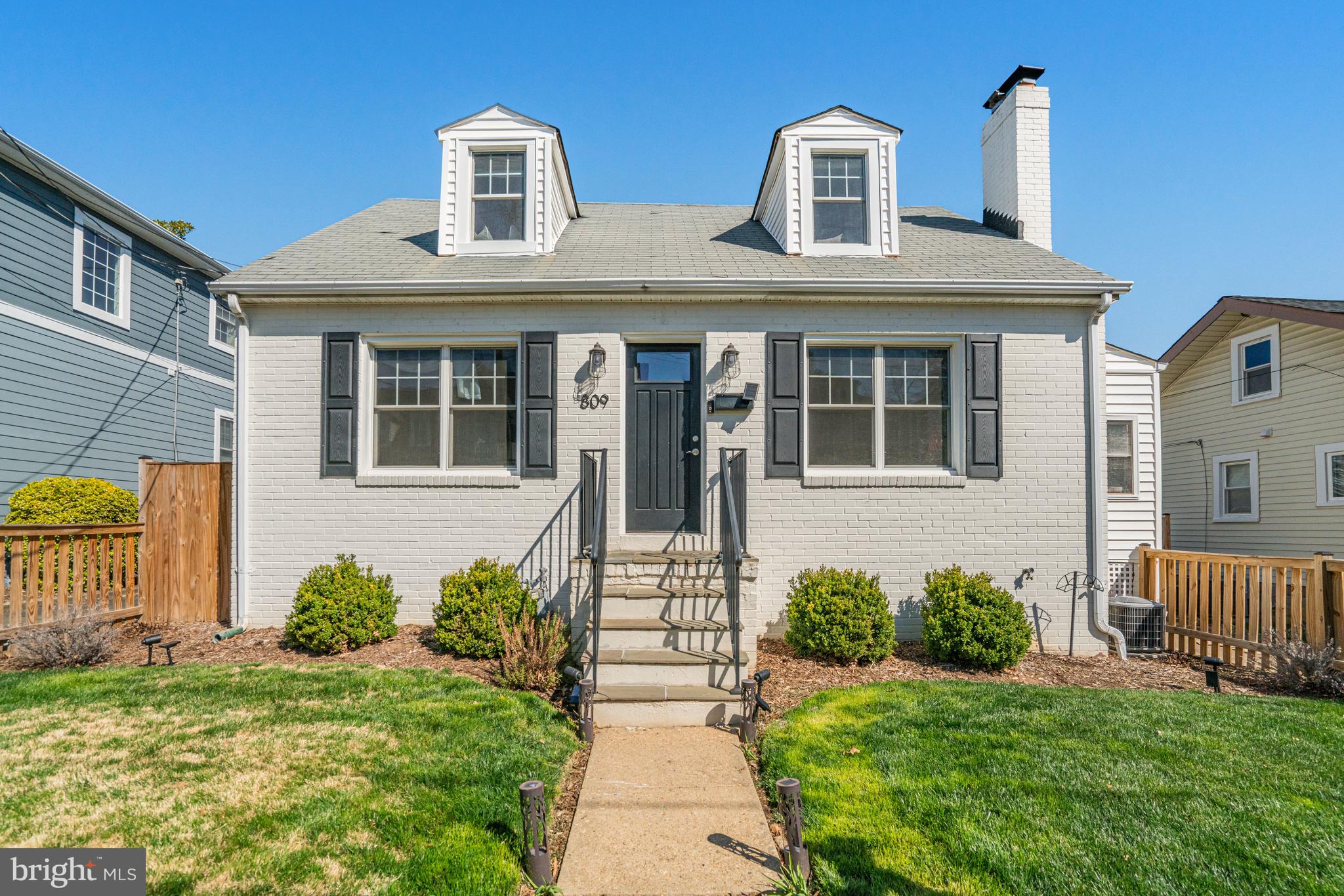 ADDISON HEIGHTS - Residential