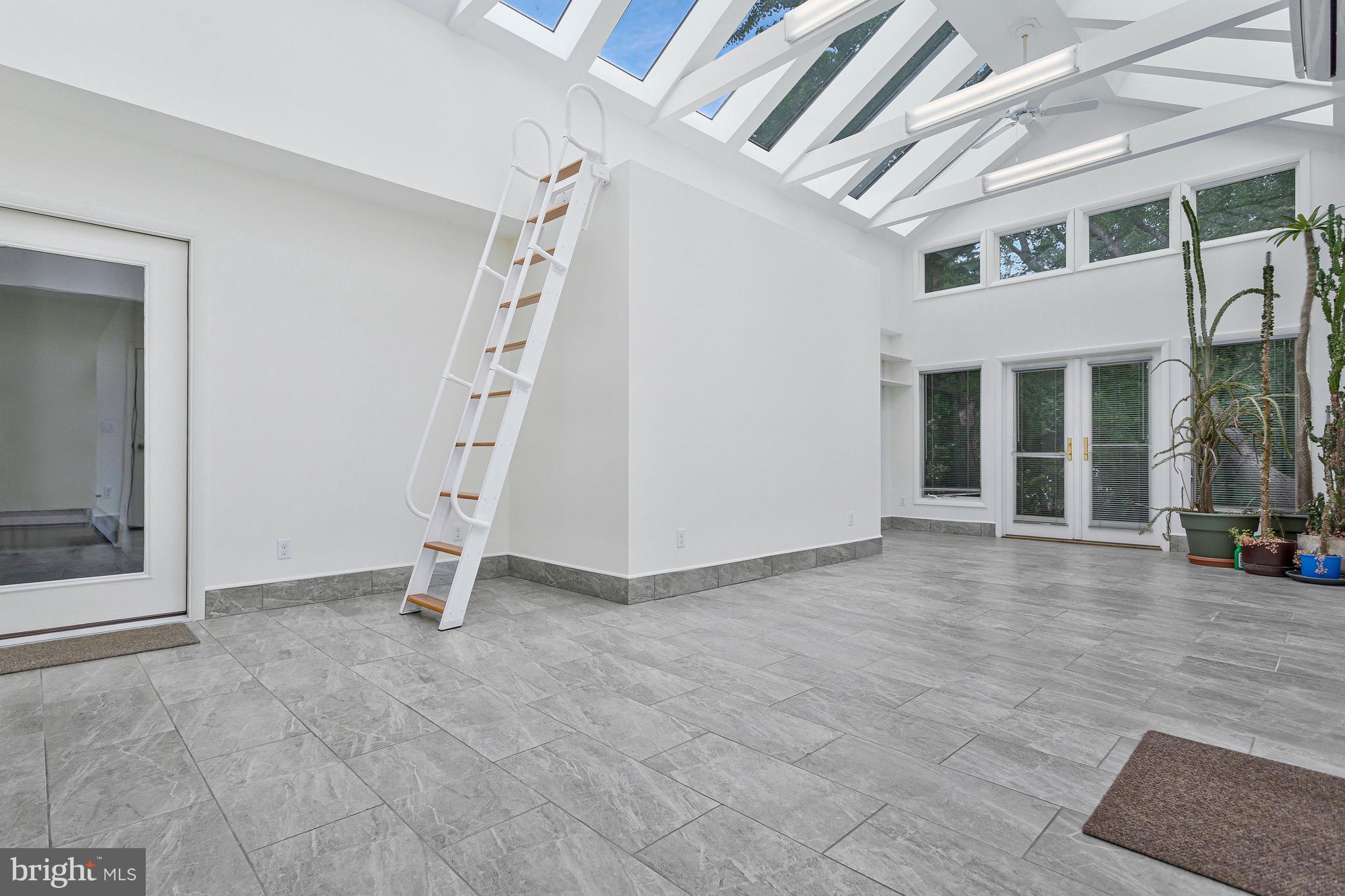 HILLSMERE ESTATES - Residential