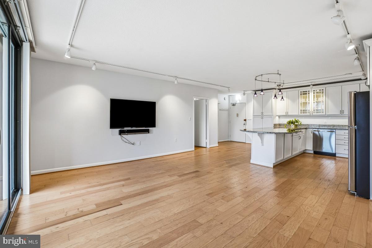 RIVIERA OF CHEVY CHASE - Residential