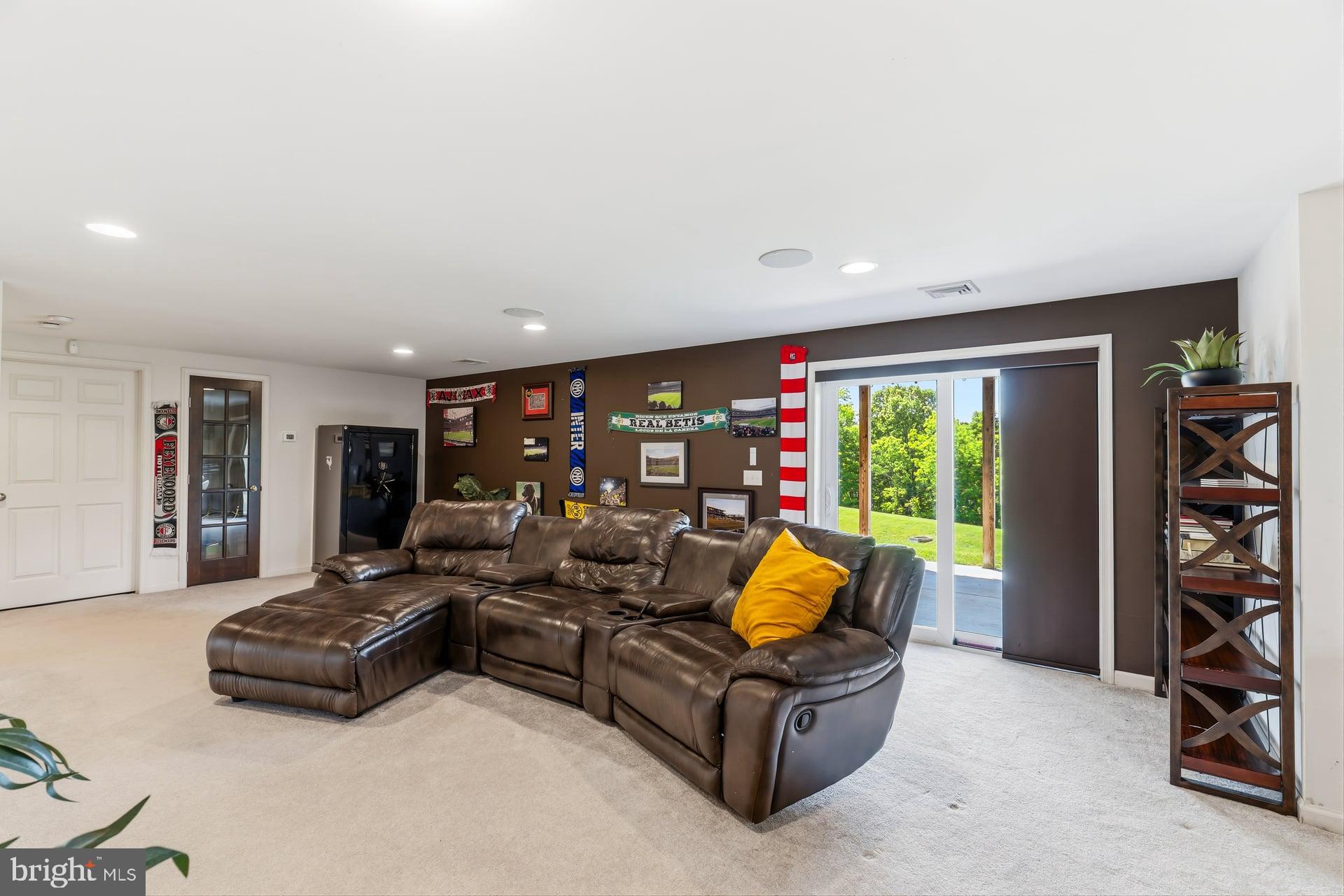 RIDGEWOOD - Residential