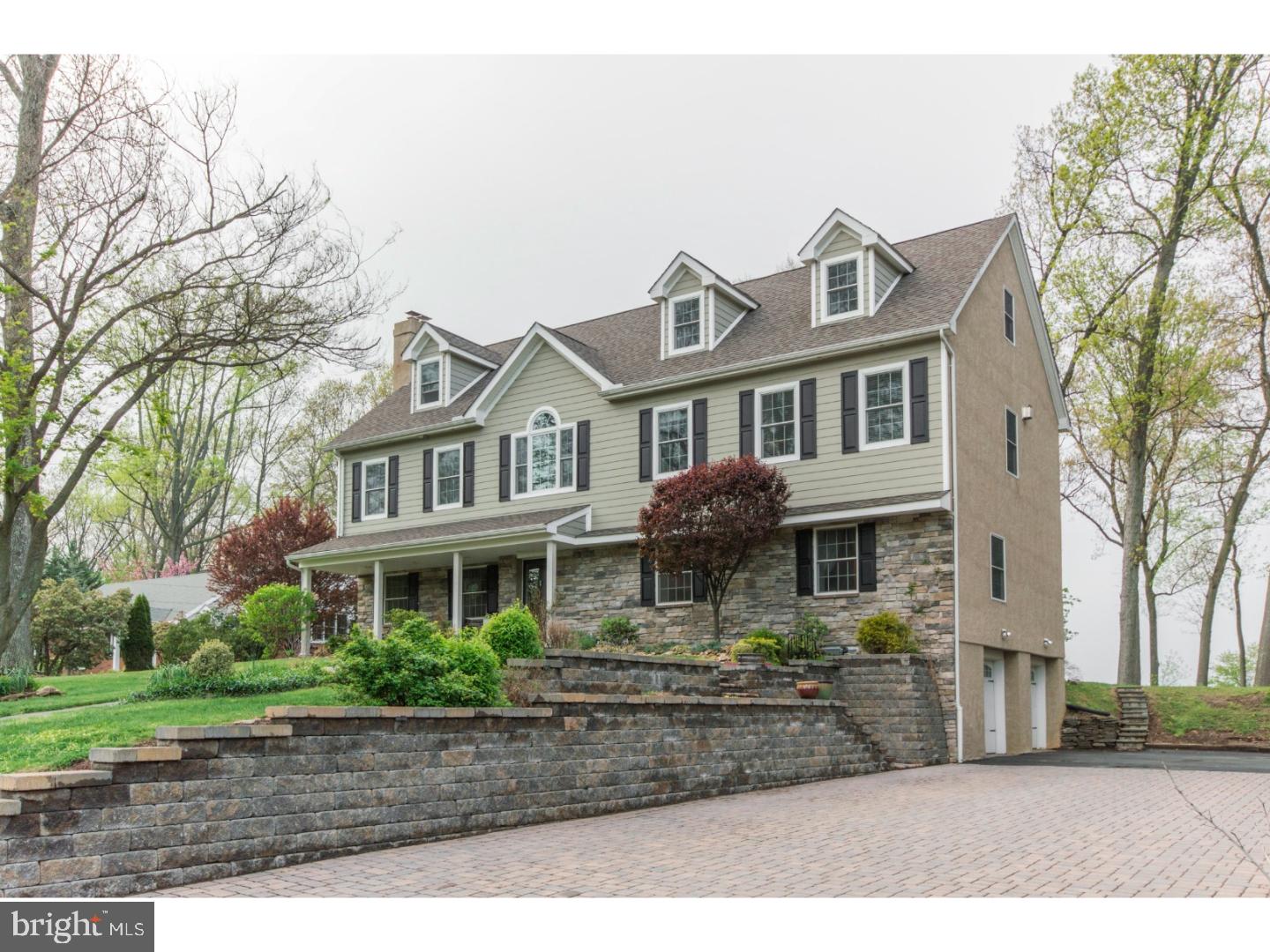 COLONIAL VILLAGE - Residential
