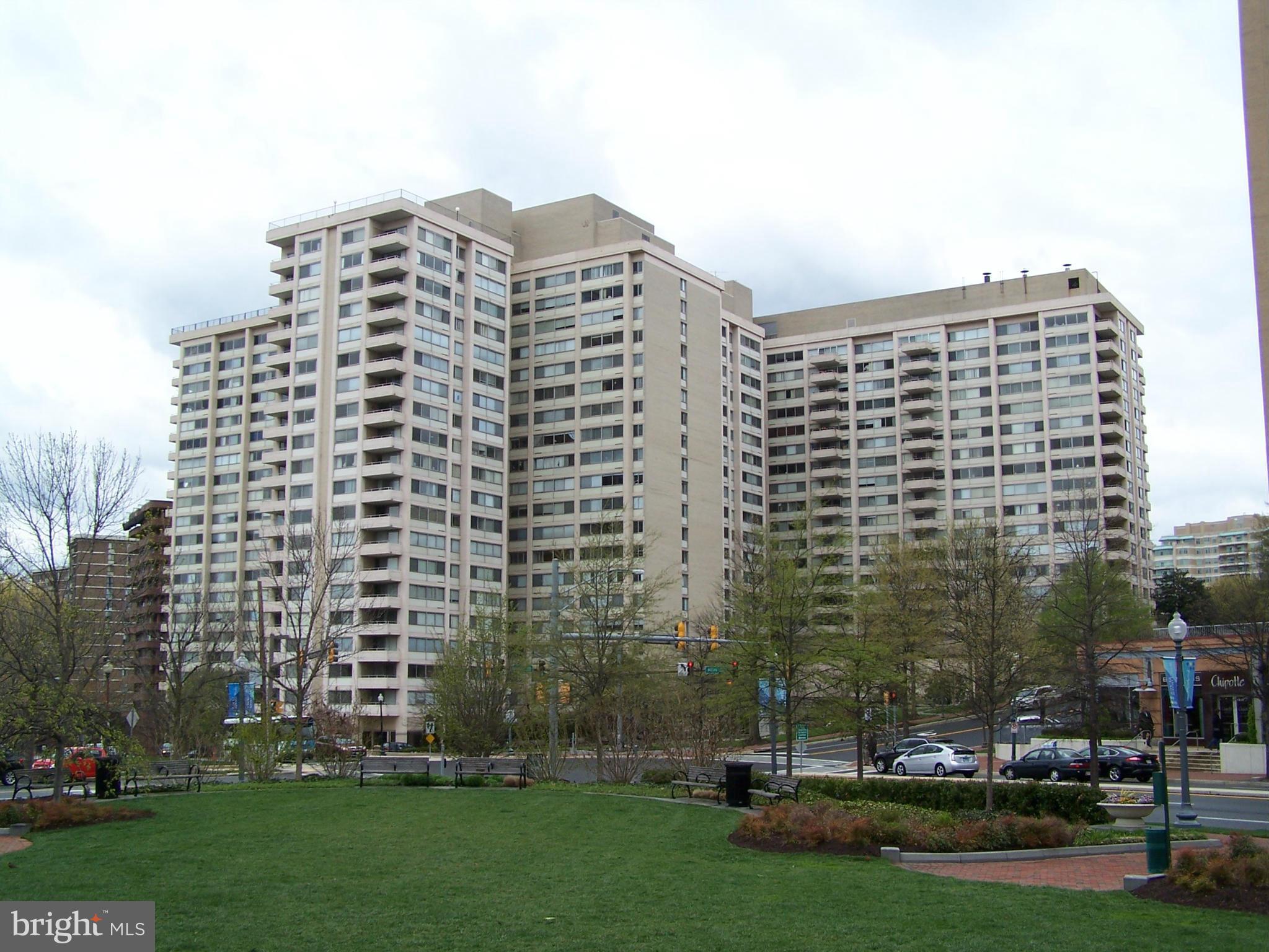 Trouble free rental, all utilities included & a reserved underground spot. Spacious unit with large rooms. Laundry rooms on each floor. Roof top pool, fitness center, library & sun deck. Secured building with front desk attendance, convenience store on entrance level. A couple of blocks to metro stop. Restaurants and shops at your door steps. Minutes to DC. Price reflects need for updates.