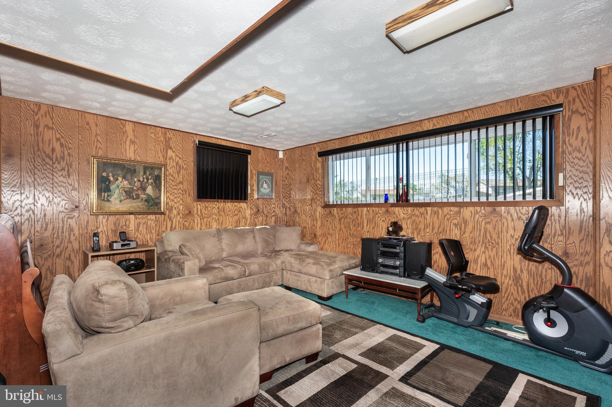 VALLEY STREAM - Residential