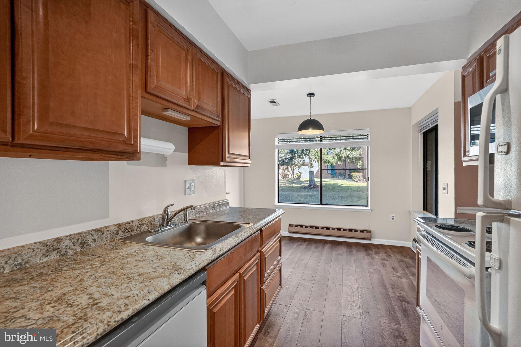 LEISURE WORLD - Residential
