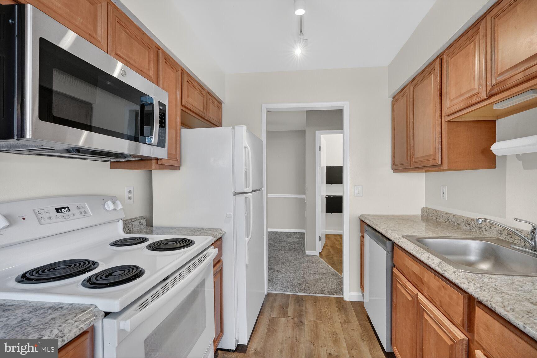 LEISURE WORLD - Residential