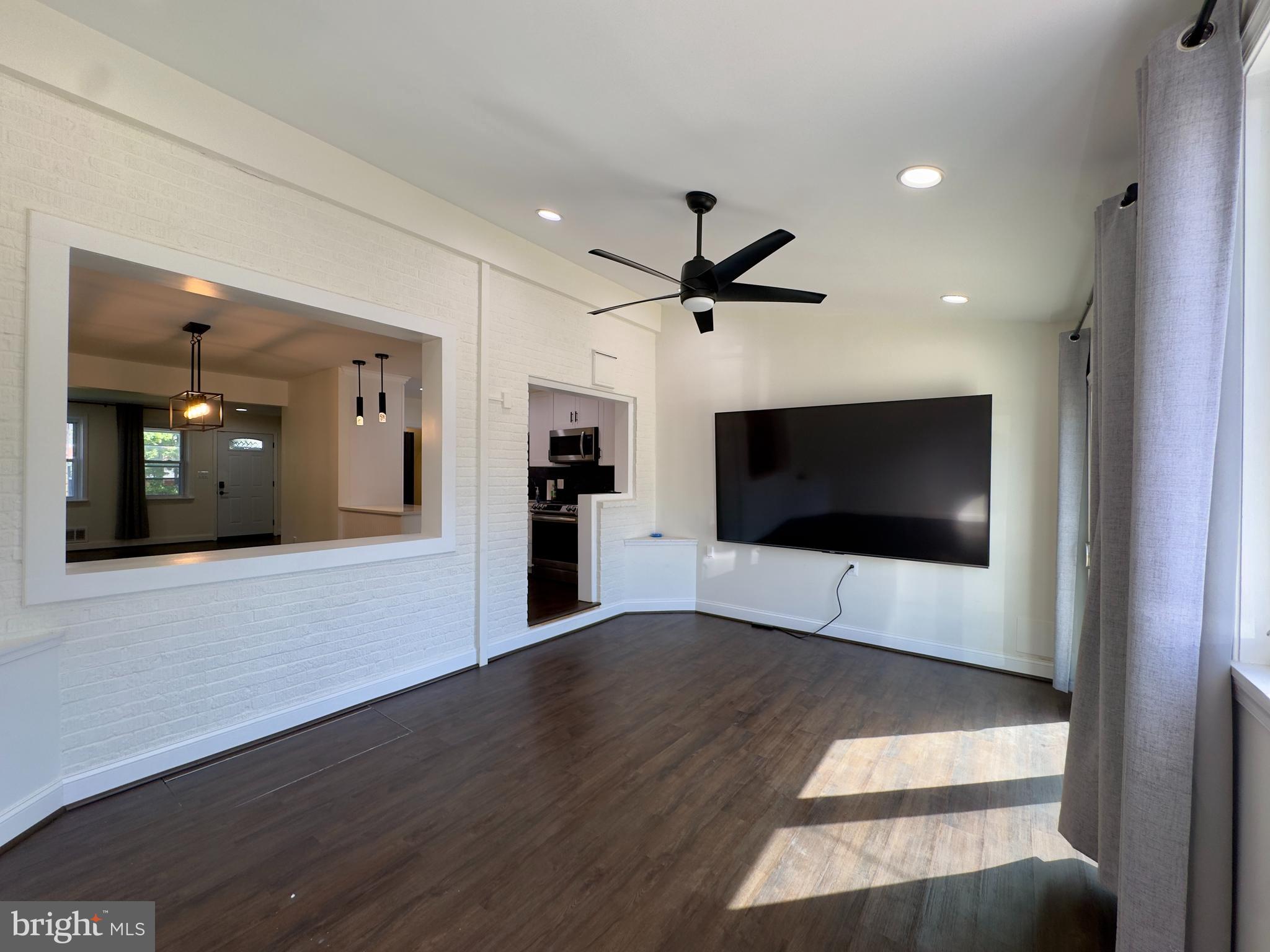 EASTWOOD - Residential Lease