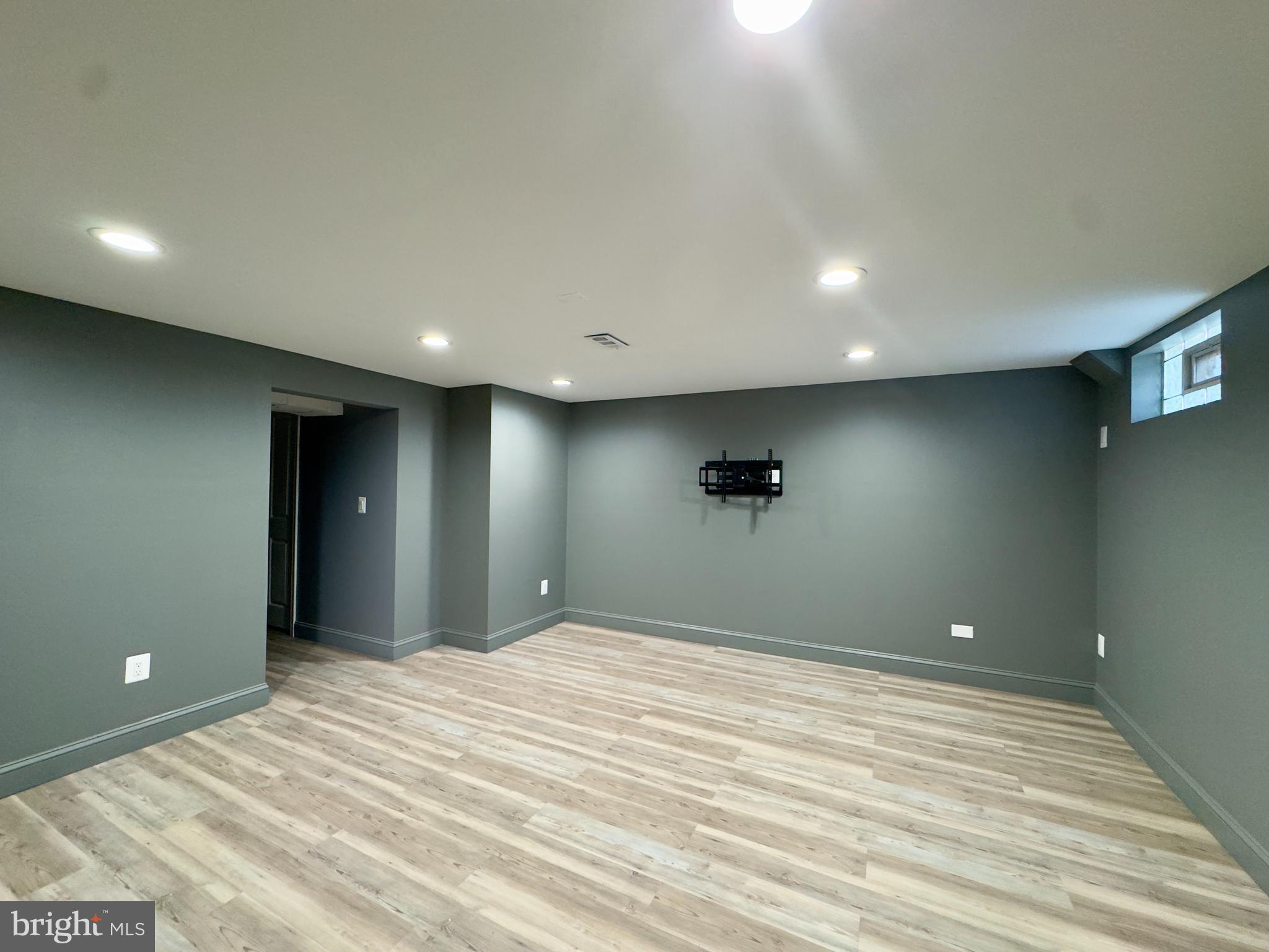 EASTWOOD - Residential Lease