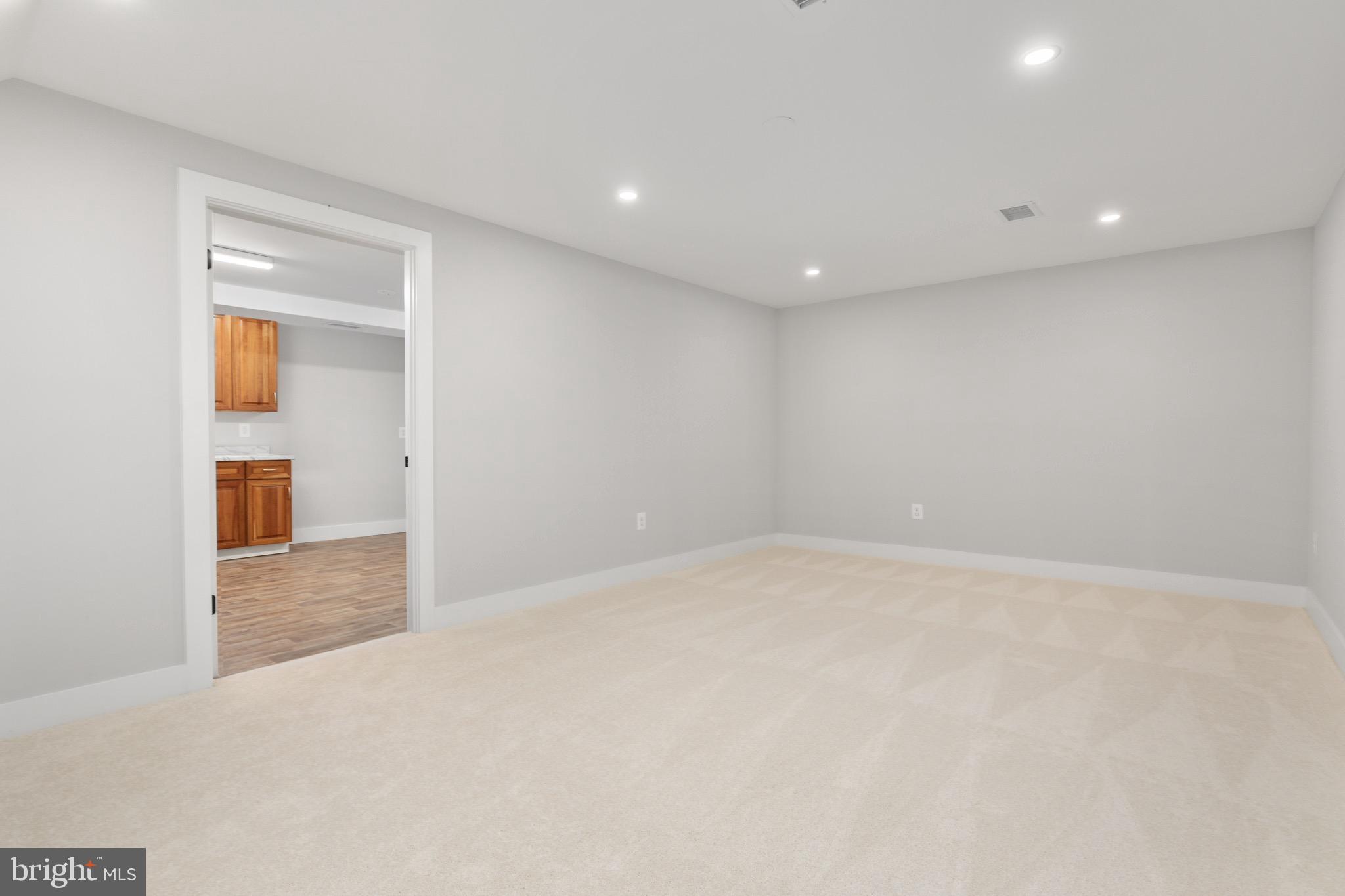 HOLMES RUN WOODS WEST - Residential