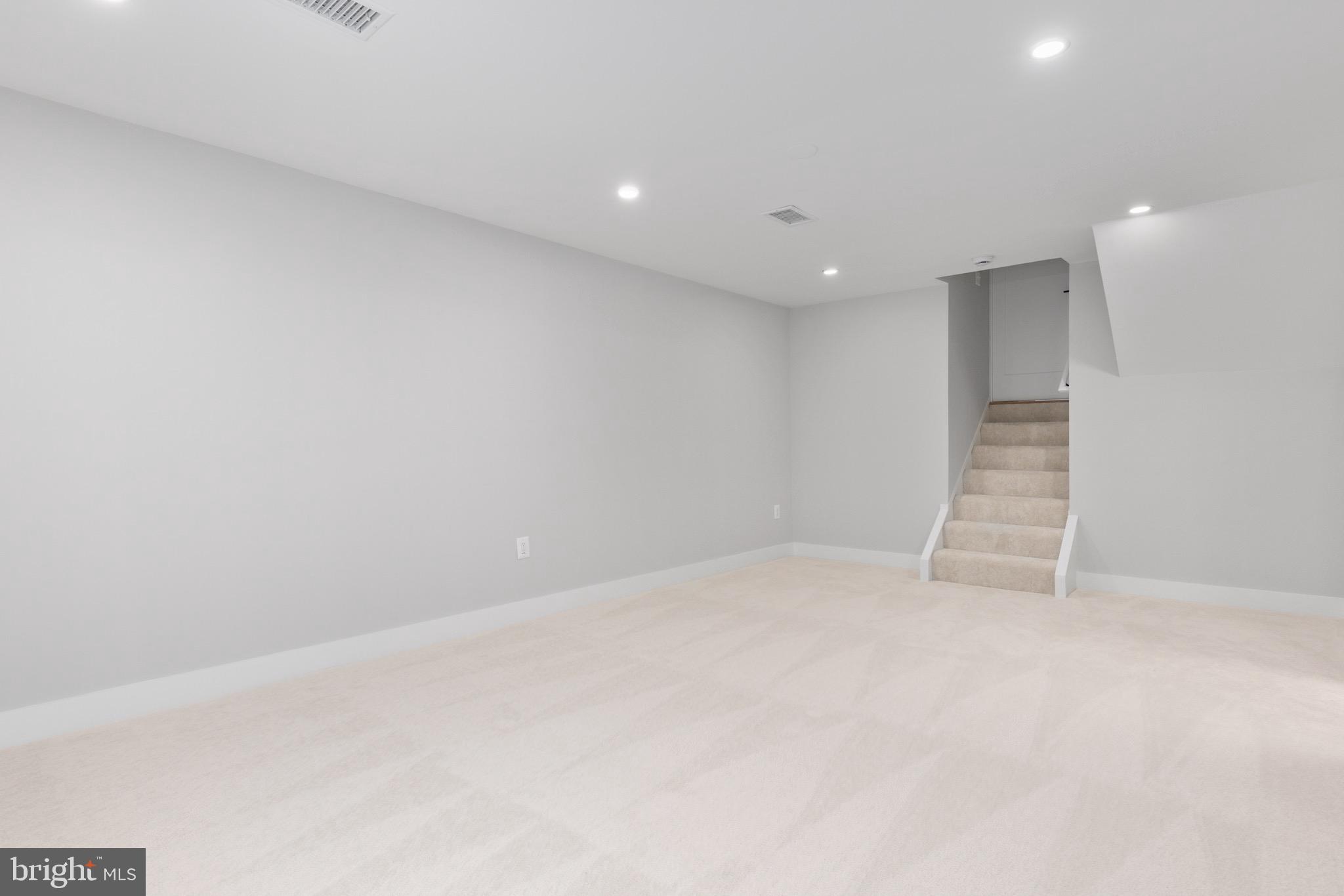 HOLMES RUN WOODS WEST - Residential