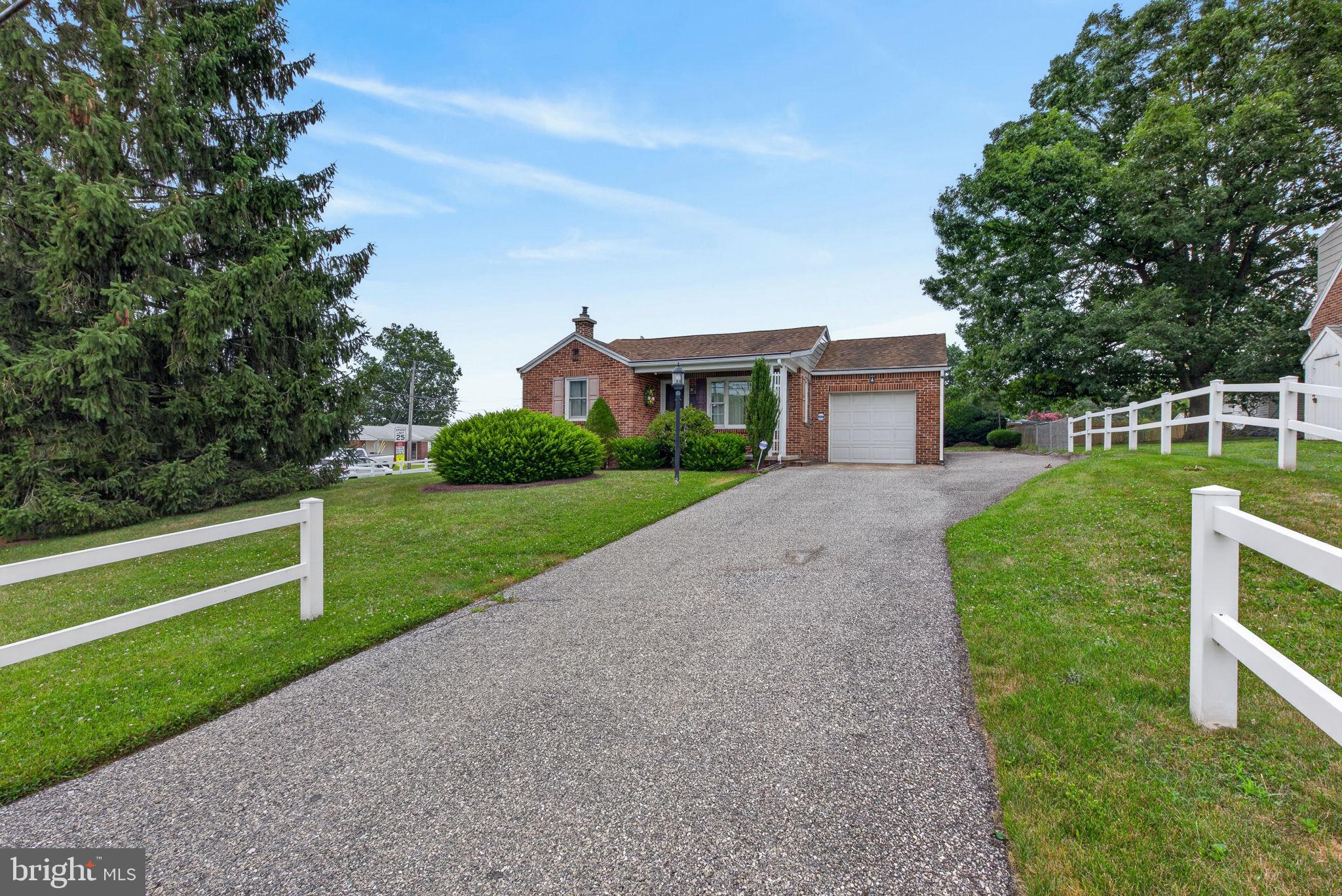 WINDSOR MANOR - Residential