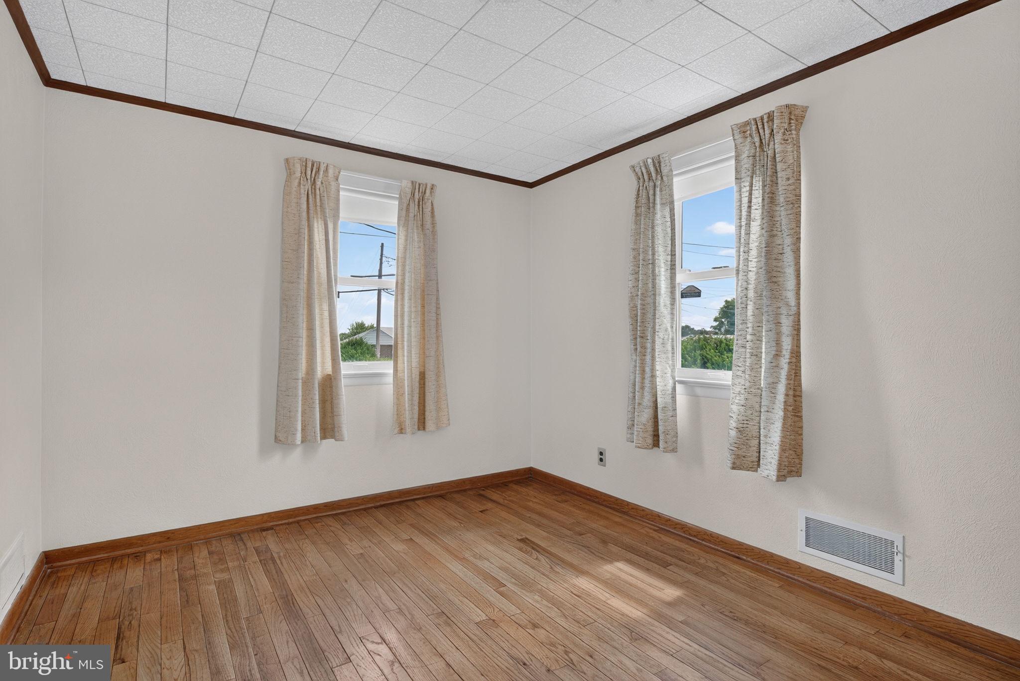 WINDSOR MANOR - Residential